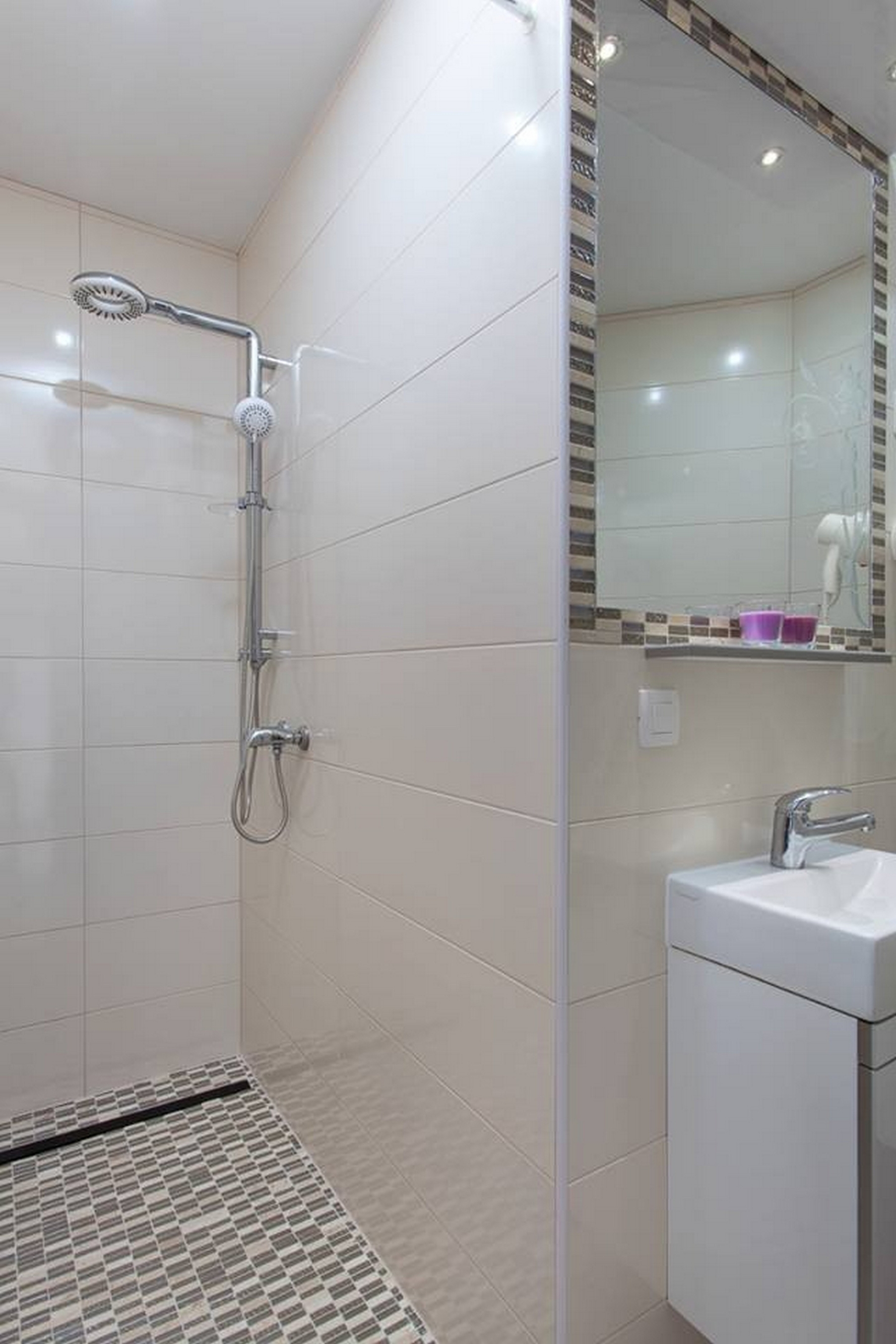 Comfortable and spacious house with terrace and sea view Vir  K