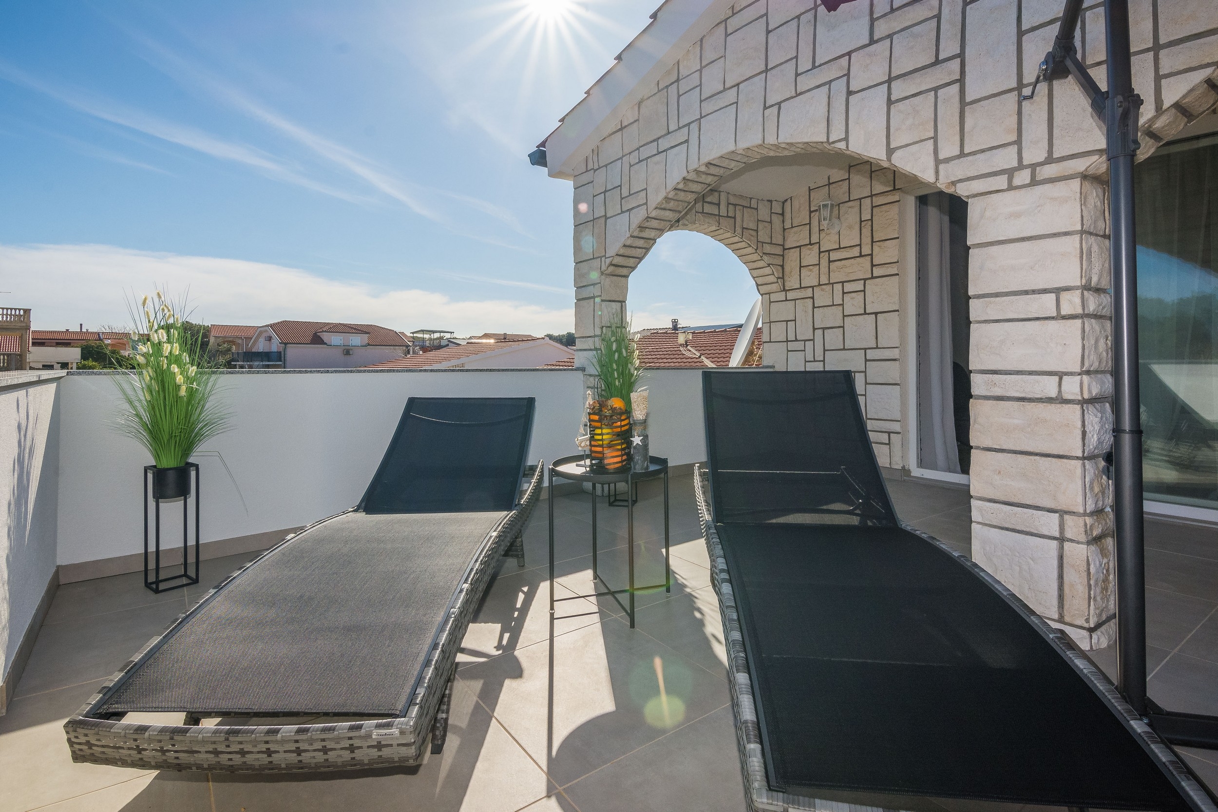 Studio flat with terrace and sea view Vir  AS-a