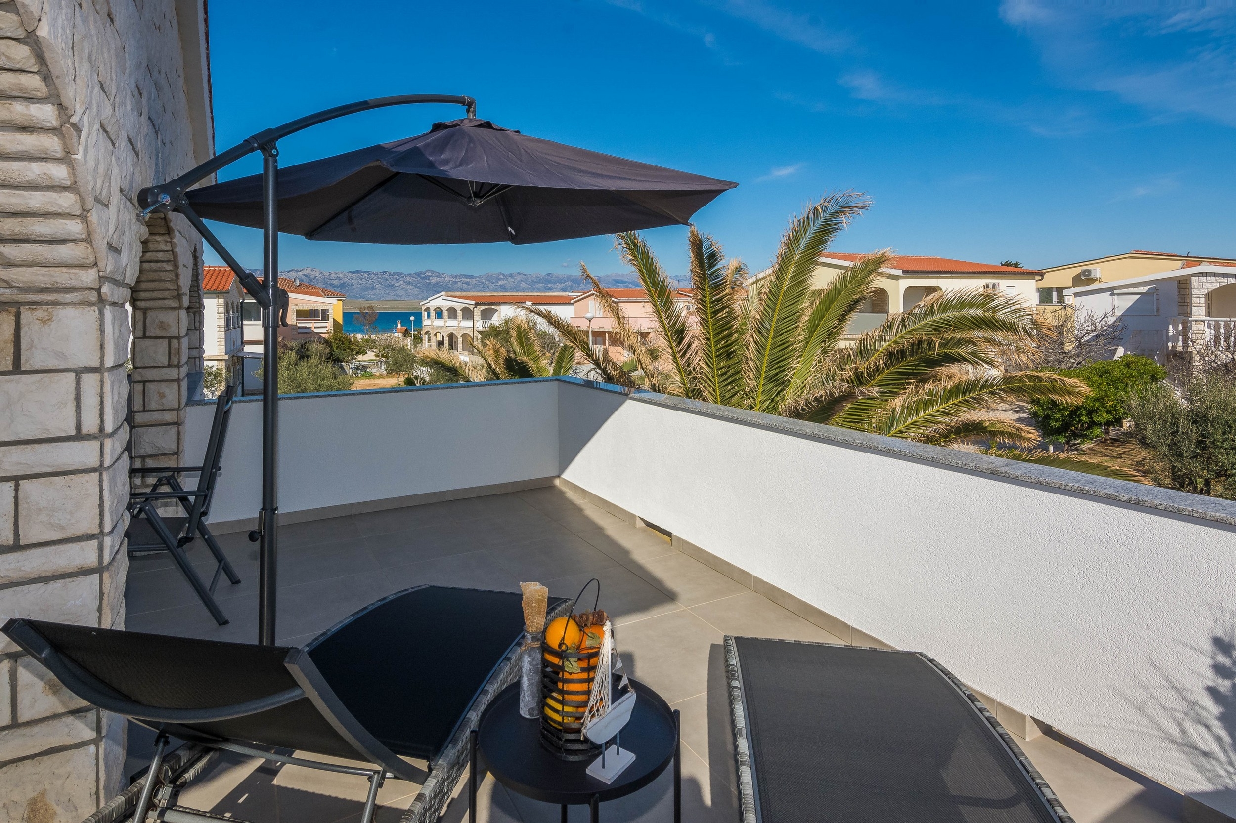 Studio flat with terrace and sea view Vir  AS-a