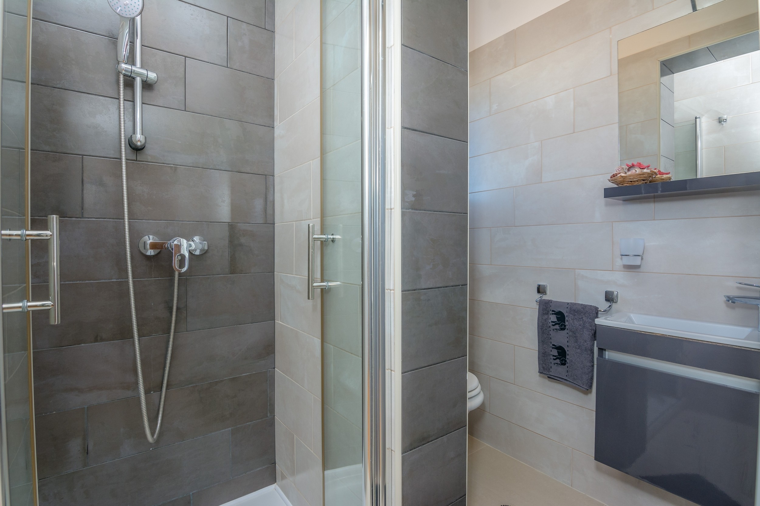 Three bedroom apartment with terrace Vir  A-a