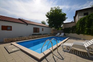 Vir - Lozice, Vir, Propiedad 18538 - Apartamentos with pebble beach.