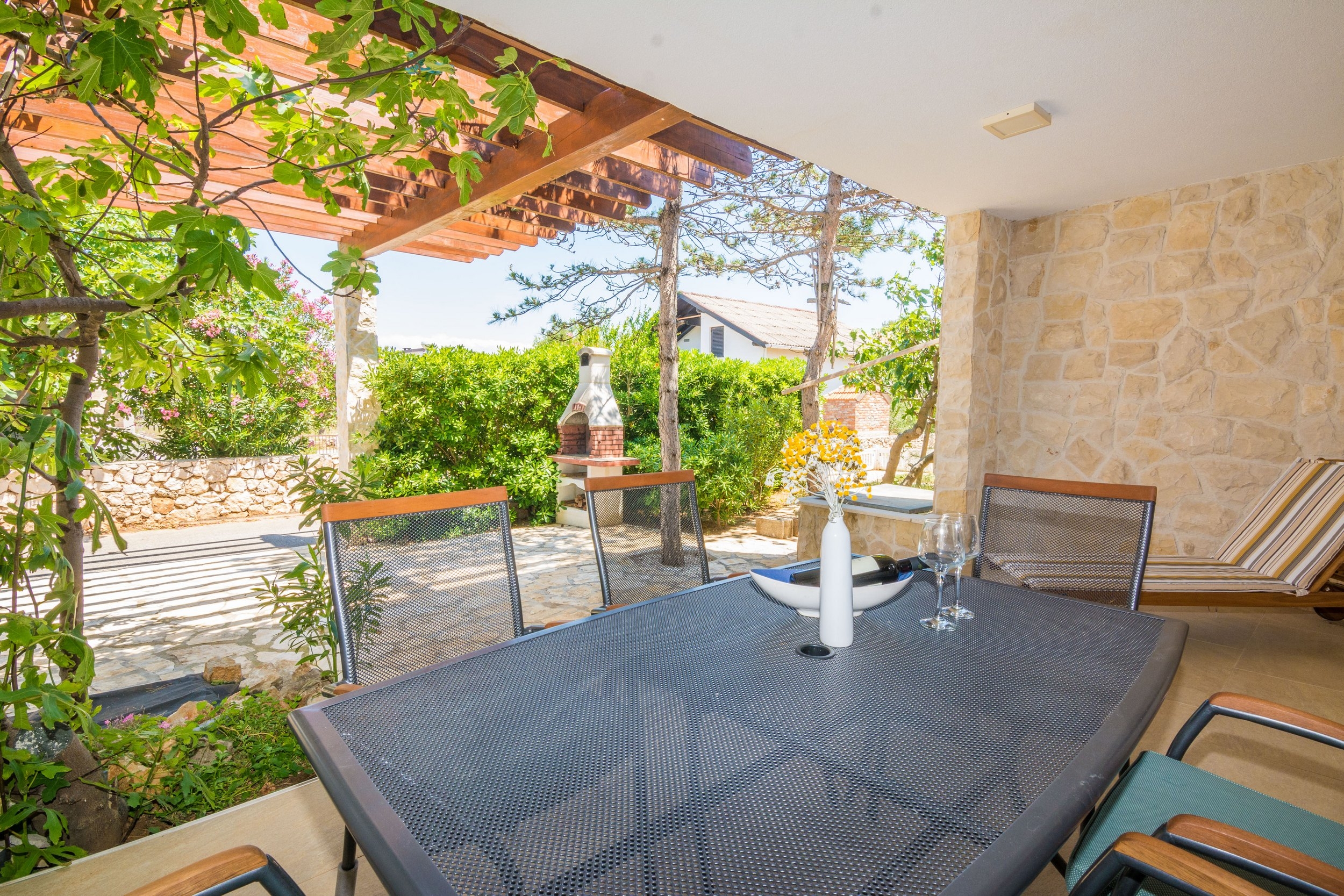 One bedroom apartment with terrace Vir  A-a