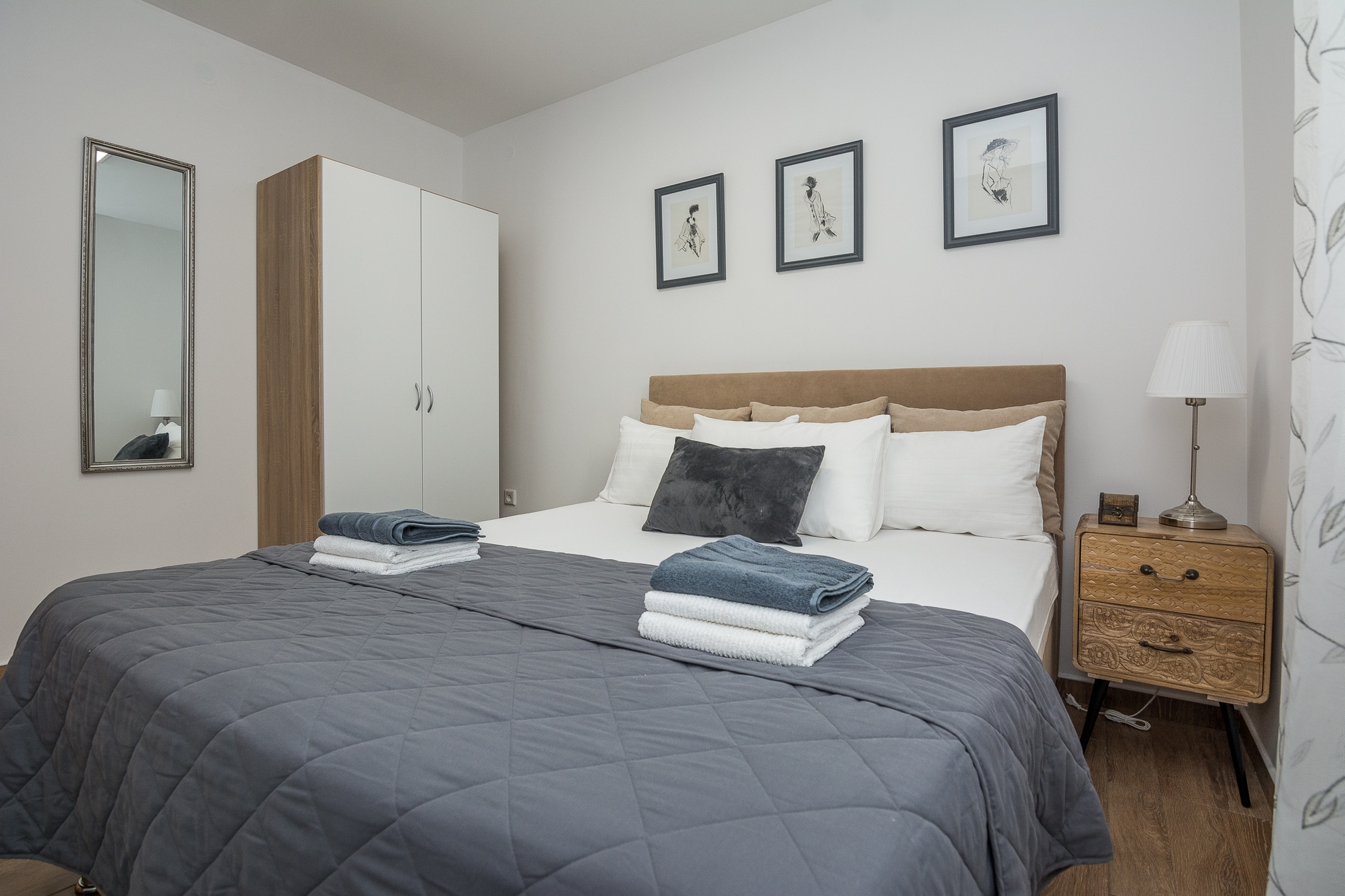 One bedroom apartment with terrace Vir  A-b