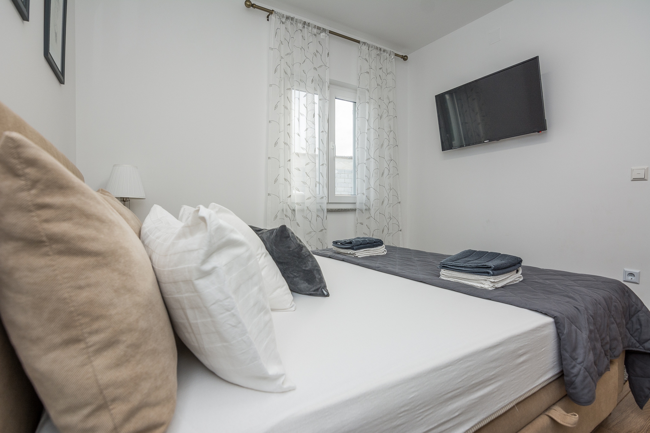 One bedroom apartment with terrace Vir  A-b