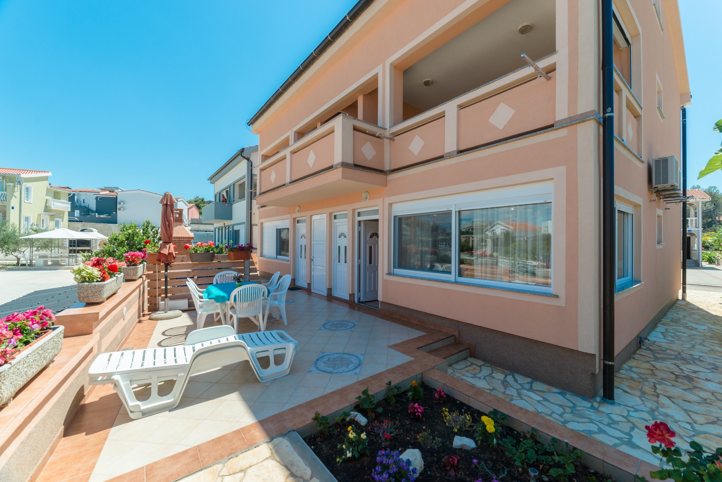Two bedroom apartment with terrace Vir - Lozice, Vir  A-a