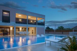 Luxury villa with a swimming pool Vir - 18568