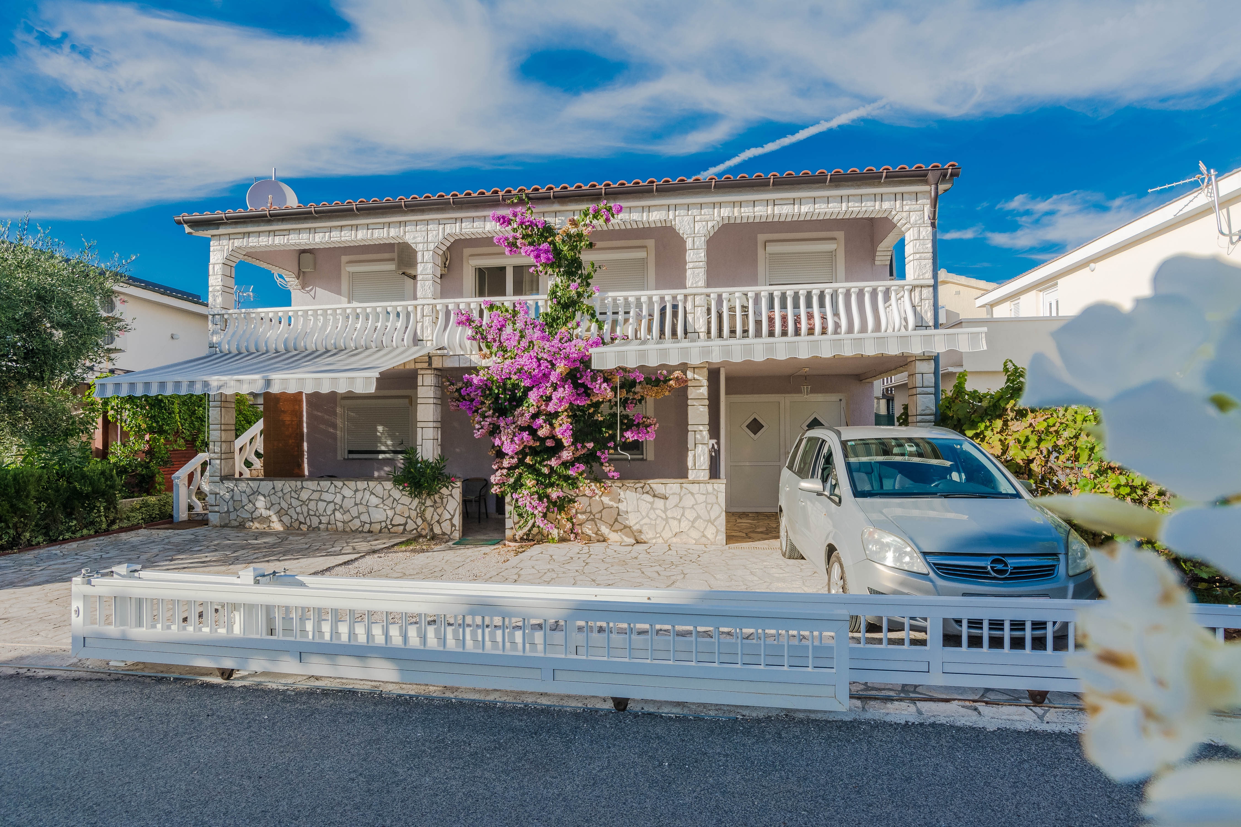 Three bedroom apartment with balcony Vir (A-18569-a)