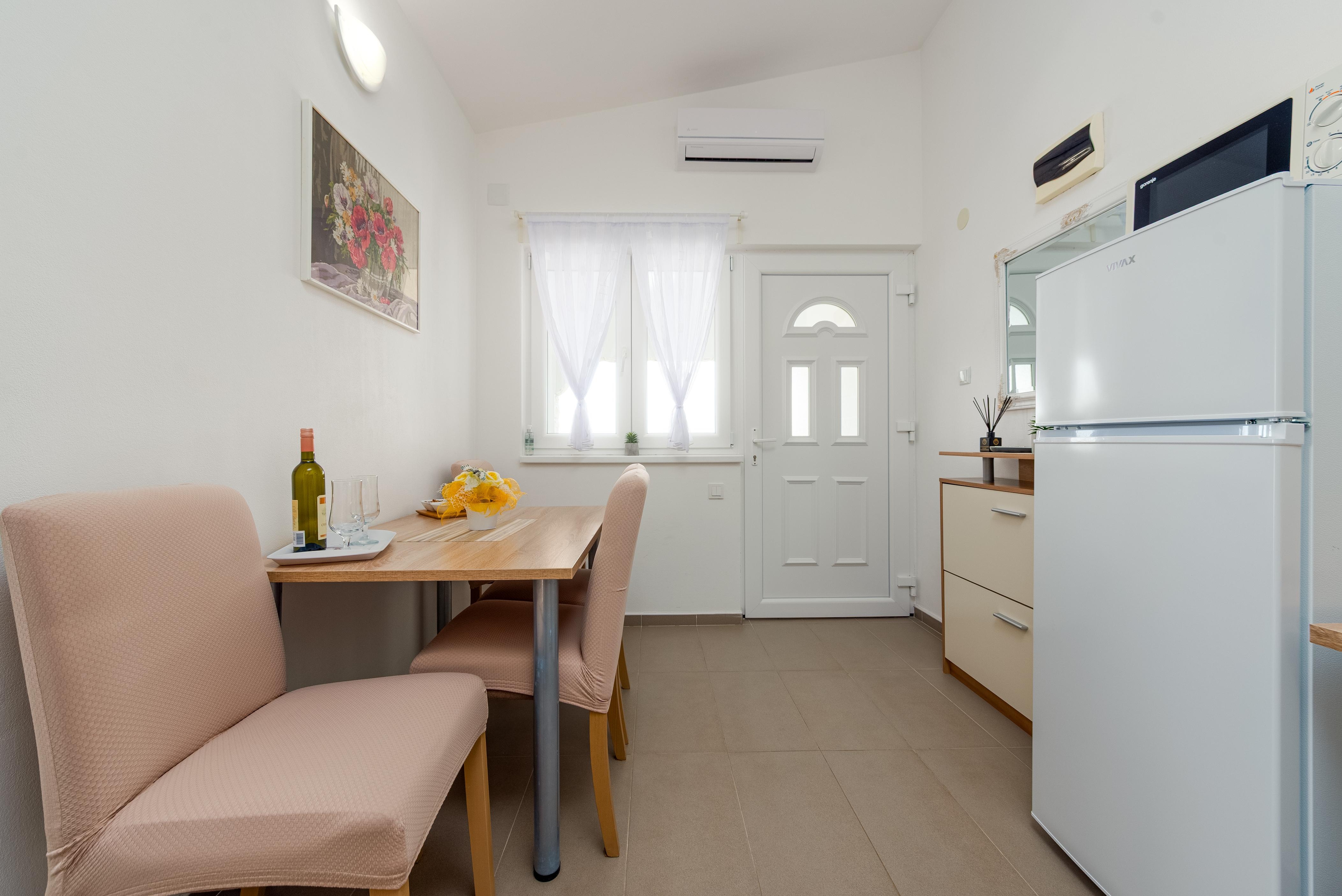 Two bedroom apartment with terrace Vir - Torovi - Vir - Pedinka, Vir (A-18577-b)