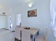 Vir - Pedinka, Comedor in the apartment, air condition available y WiFi.