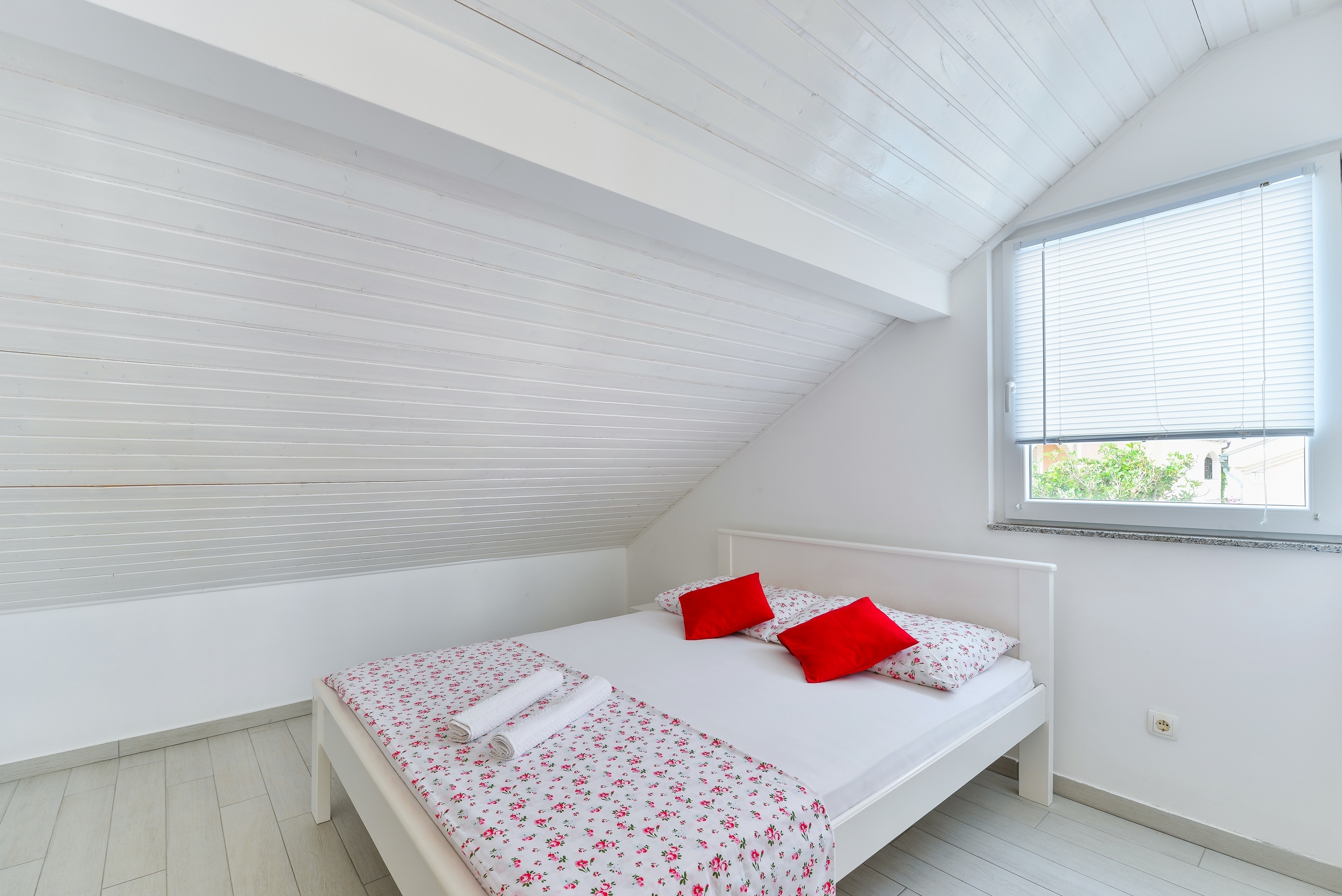 One bedroom apartment with terrace Vir  A-a