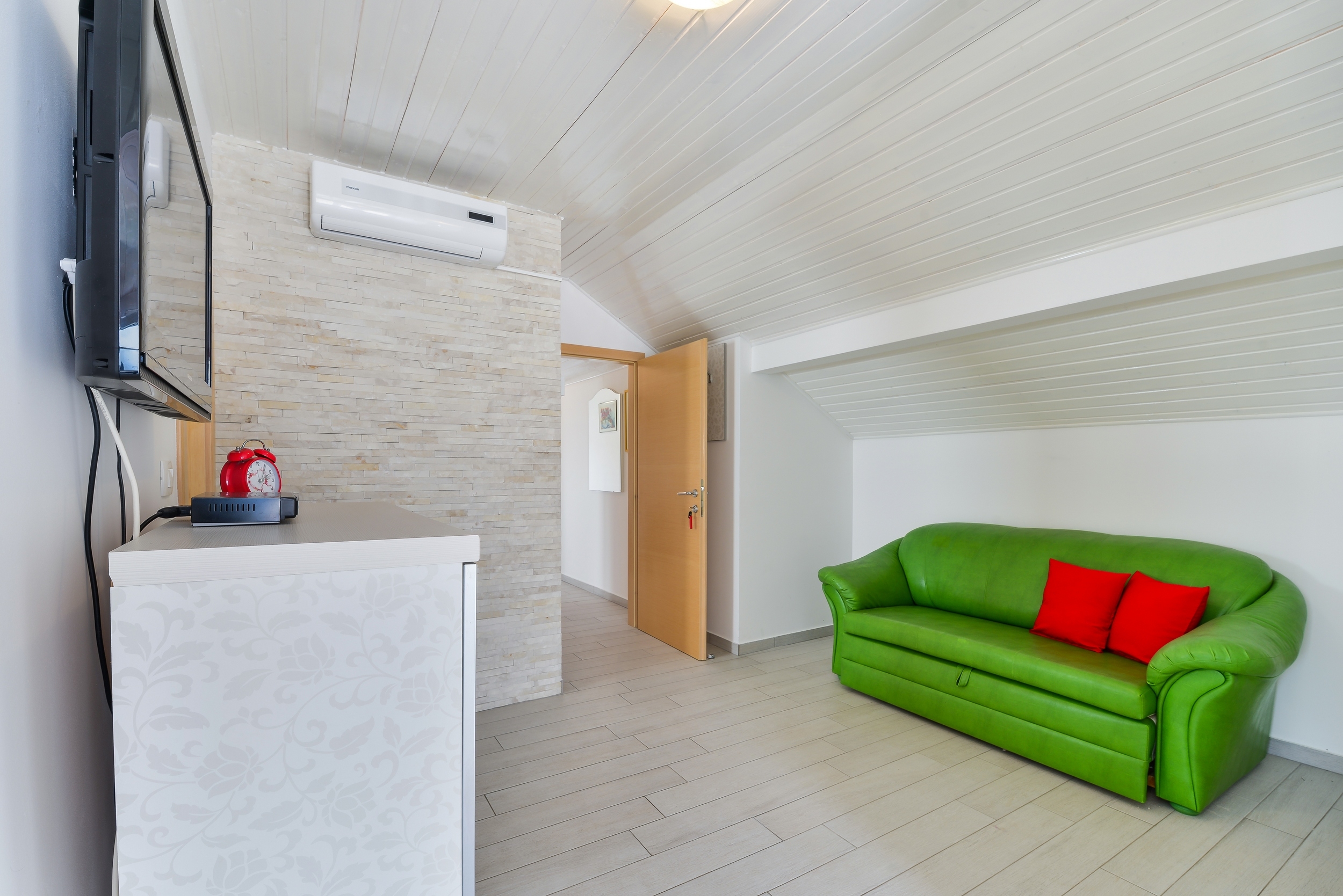 One bedroom apartment with terrace Vir  A-a