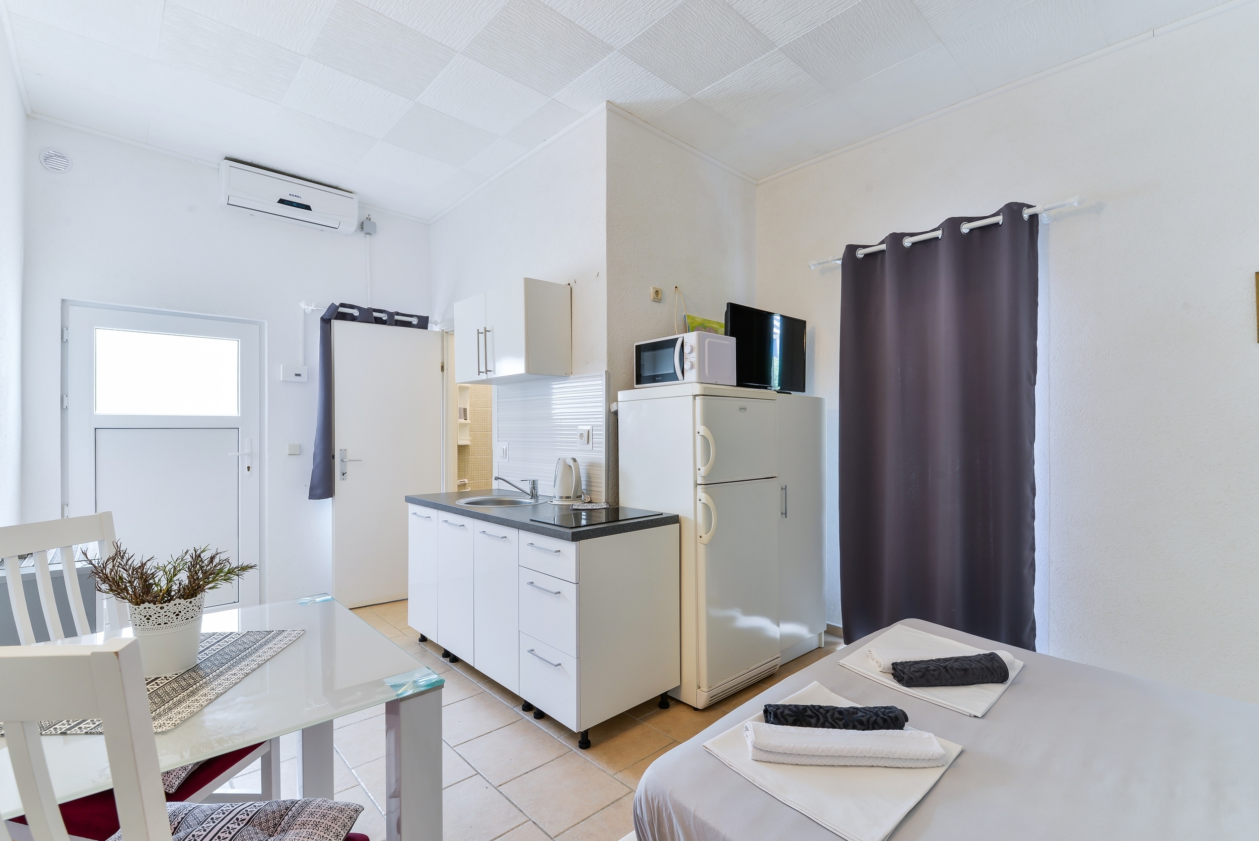 Studio flat with terrace Vir  AS-a