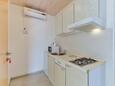 Kuchyně Vir, Kuchyně v ubytování typu studio-apartment, s klimatizací a WiFi.