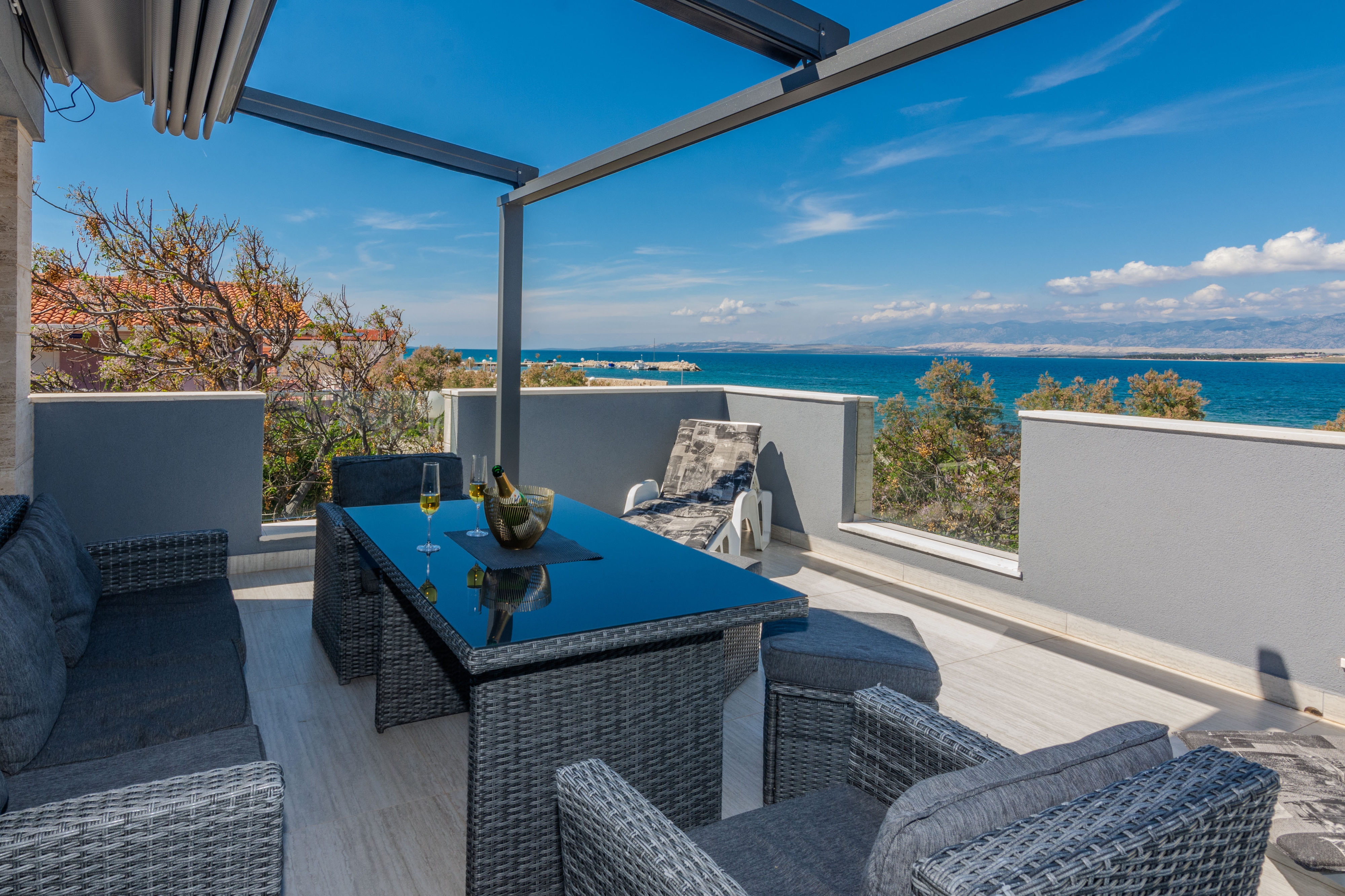 One bedroom apartment near beach Vir  A-a