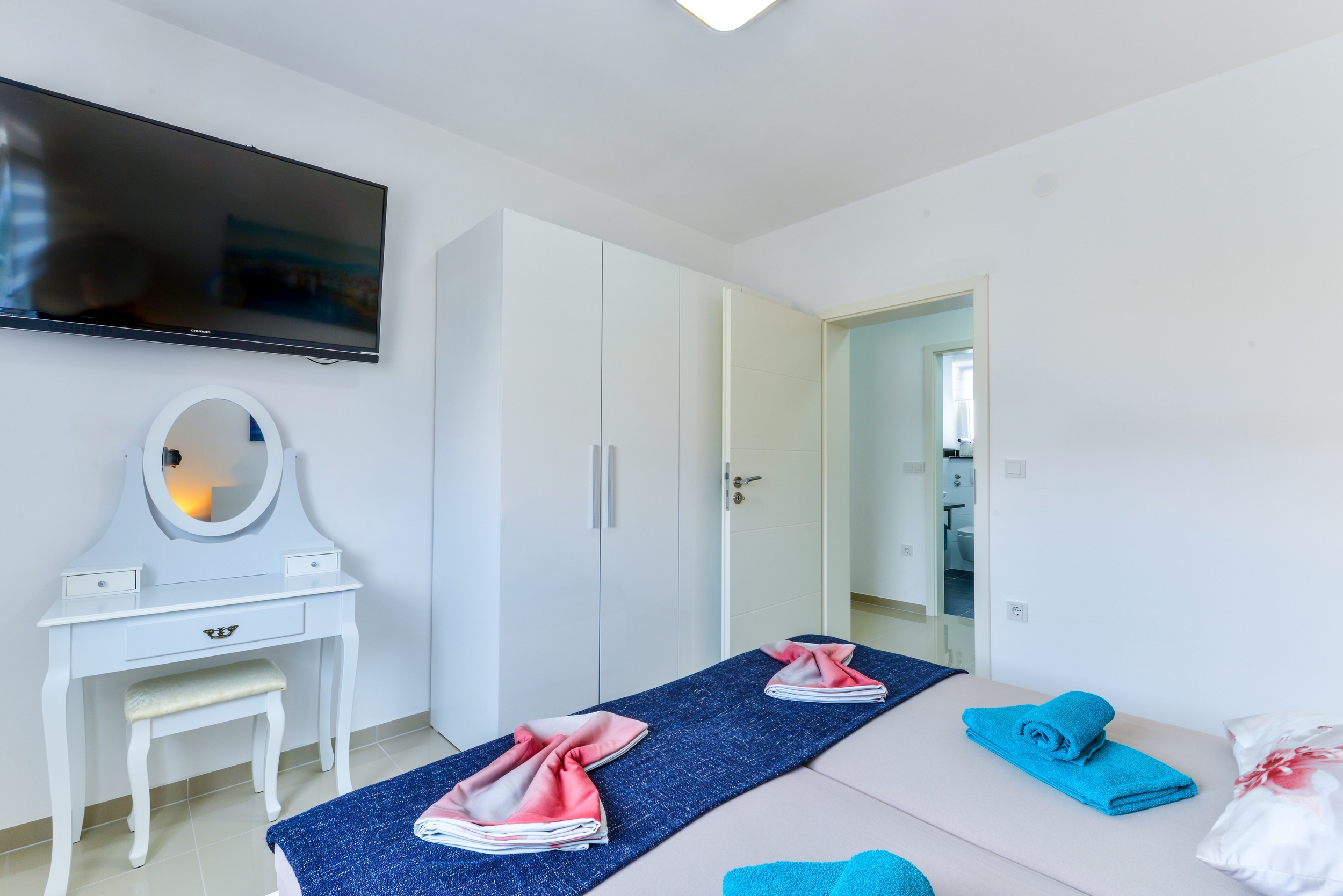 One bedroom apartment with balcony and sea view Vir - Kozjak, Vir  A-a