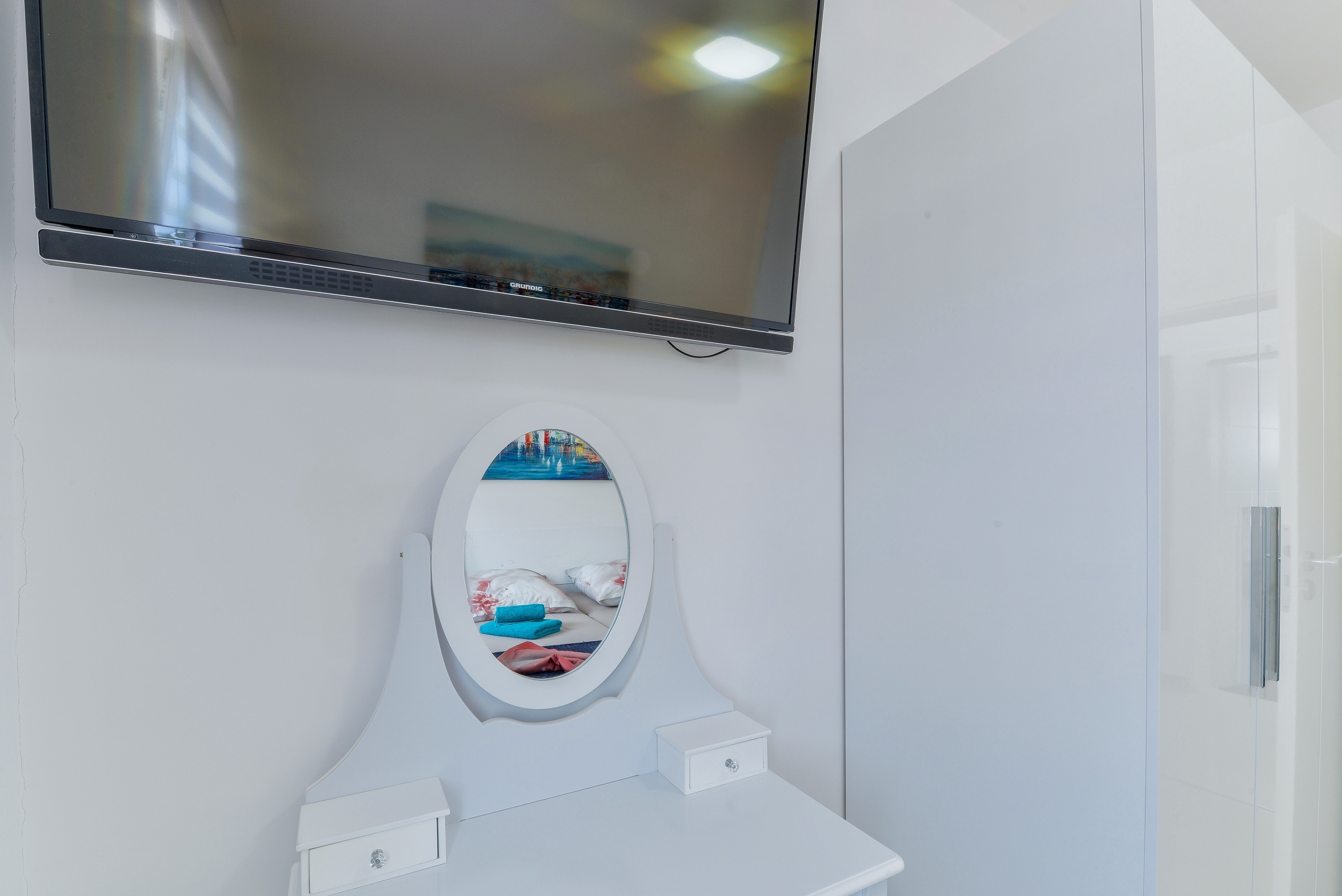 One bedroom apartment with balcony and sea view Vir - Kozjak, Vir  A-a