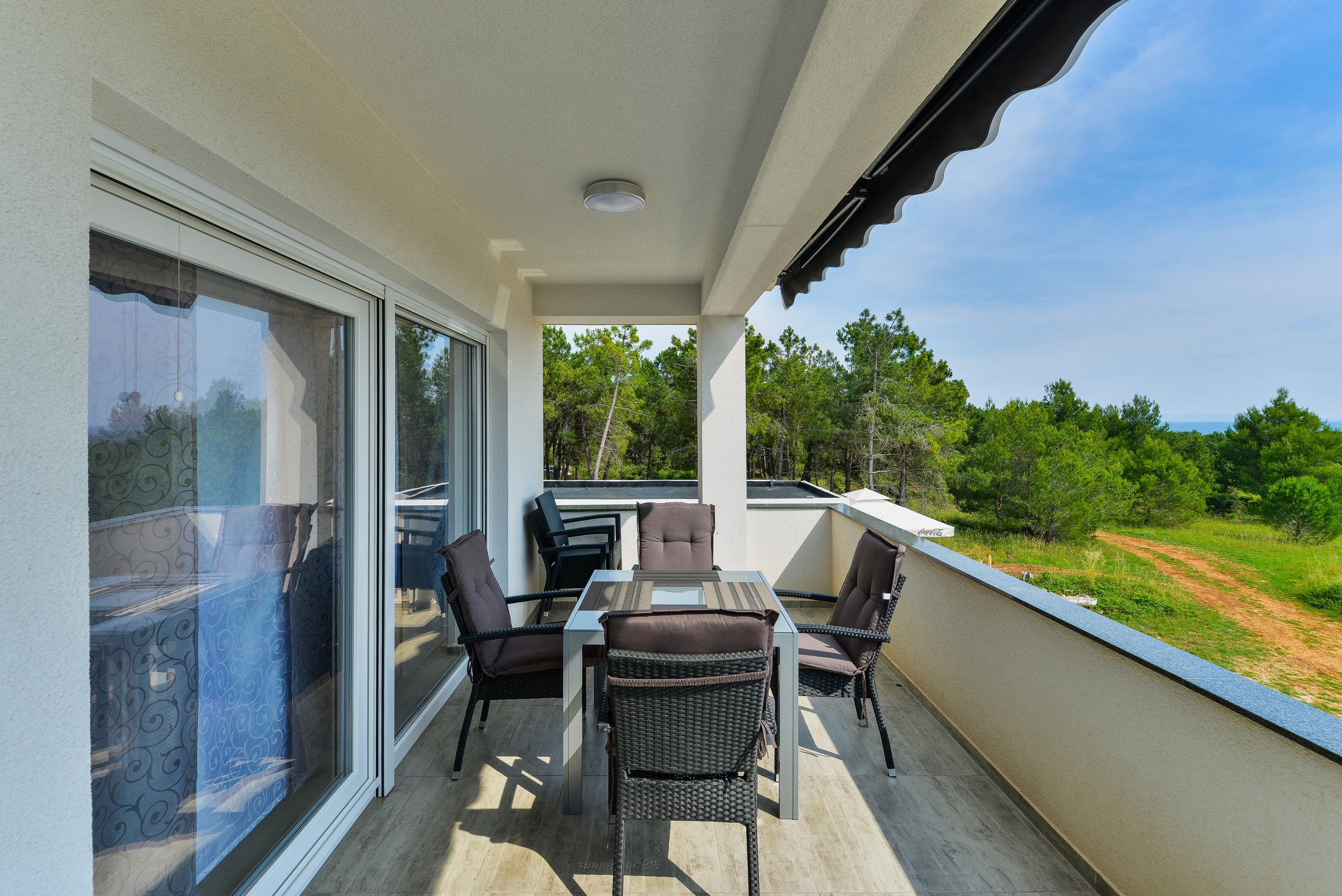 One bedroom apartment with balcony and sea view Vir - Kozjak, Vir  A-b