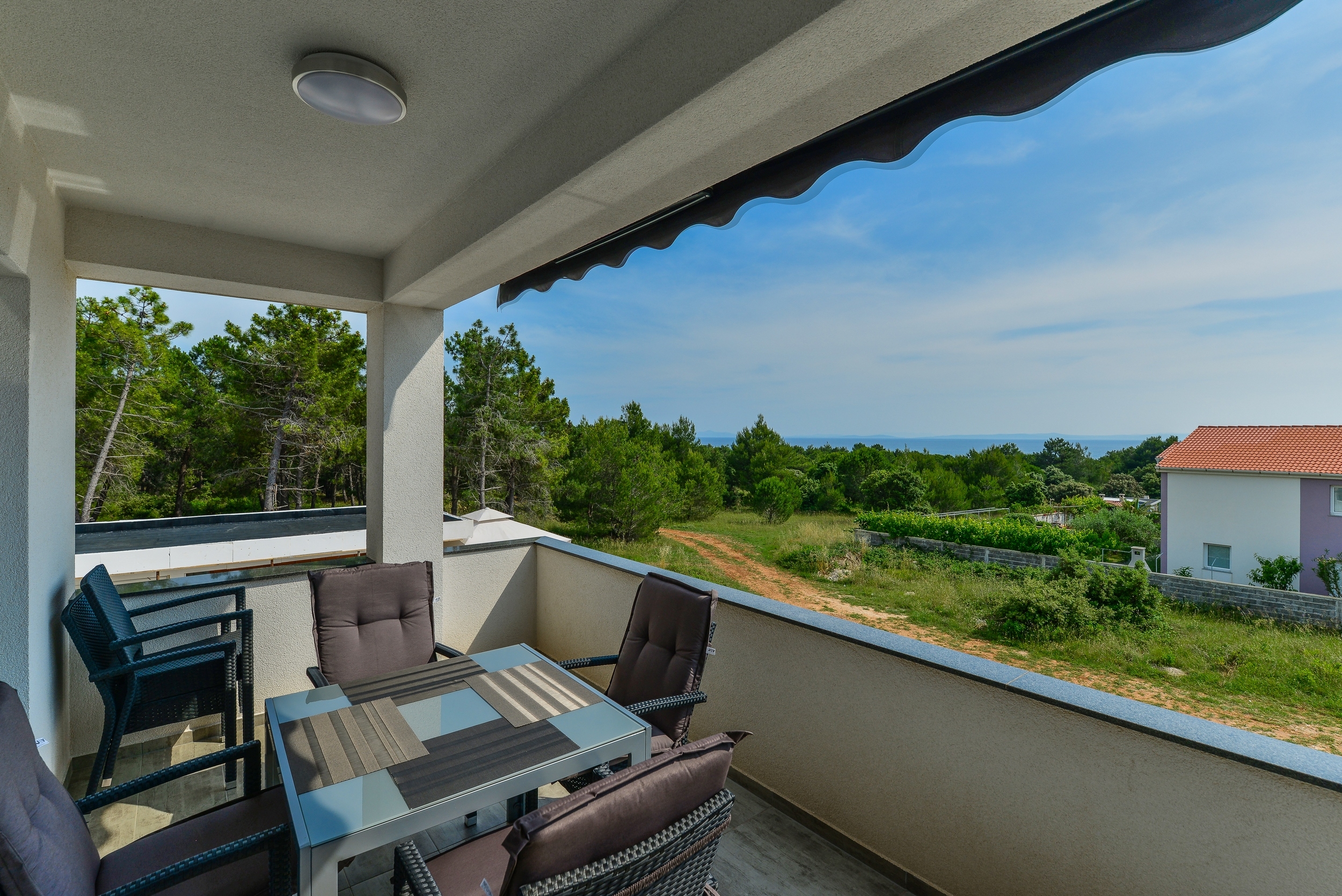 One bedroom apartment with balcony and sea view Vir - Kozjak, Vir  A-b