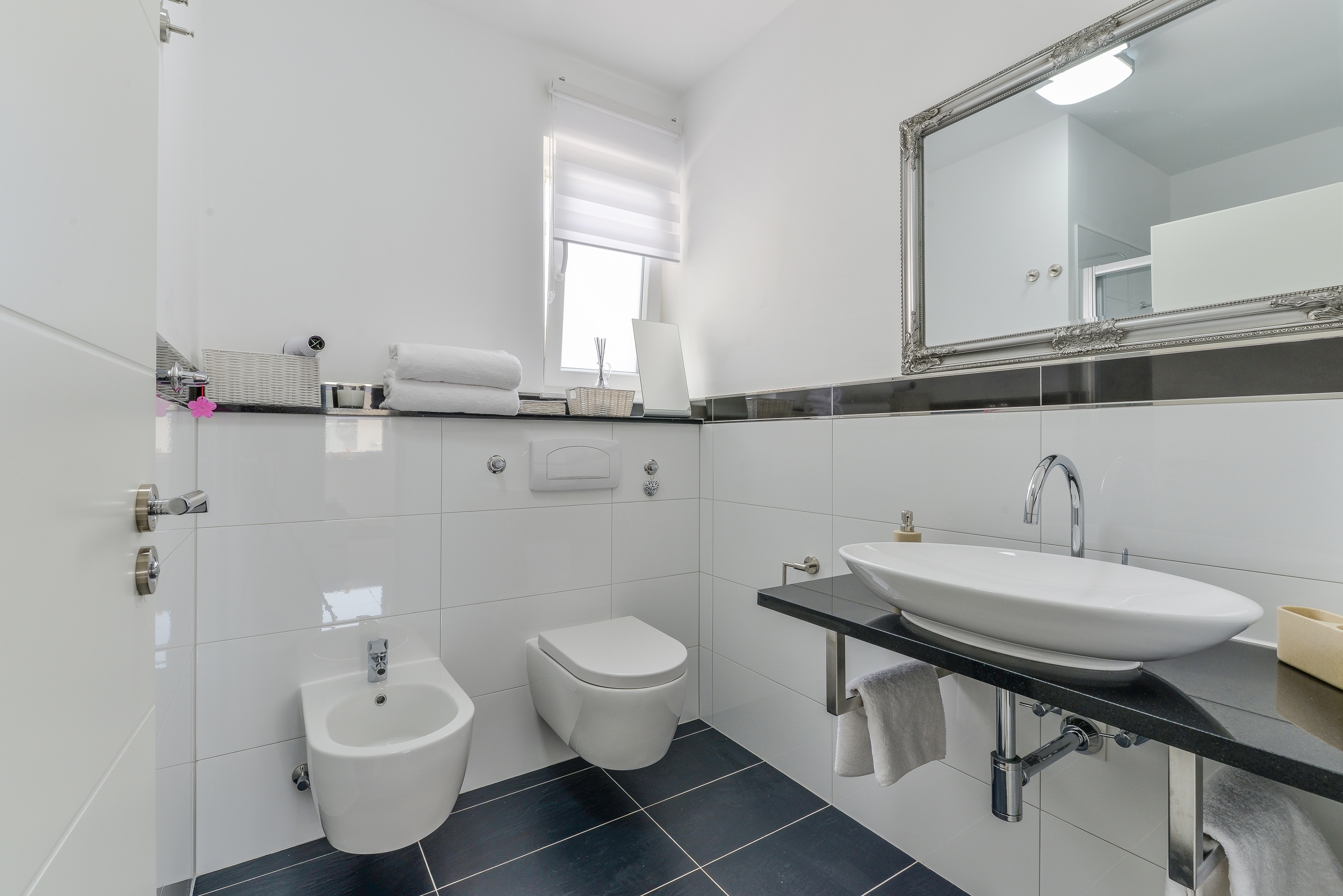 One bedroom apartment with balcony and sea view Vir - Kozjak, Vir  A-b