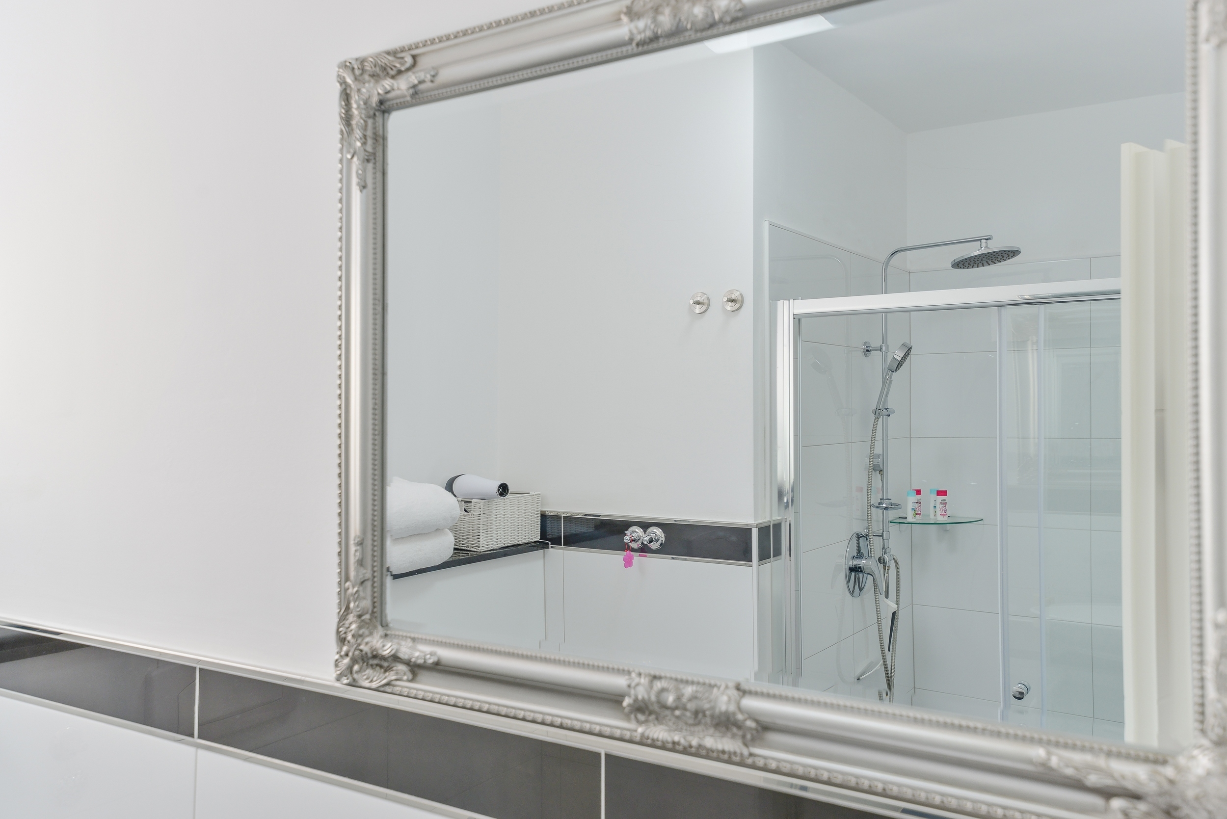One bedroom apartment with balcony and sea view Vir - Kozjak, Vir  A-b
