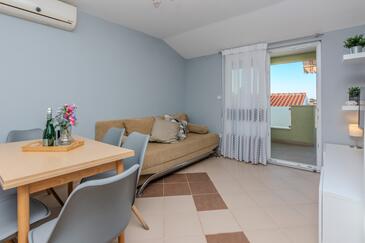 Vir - Lozice, Living room in the apartment, air condition available and WiFi.