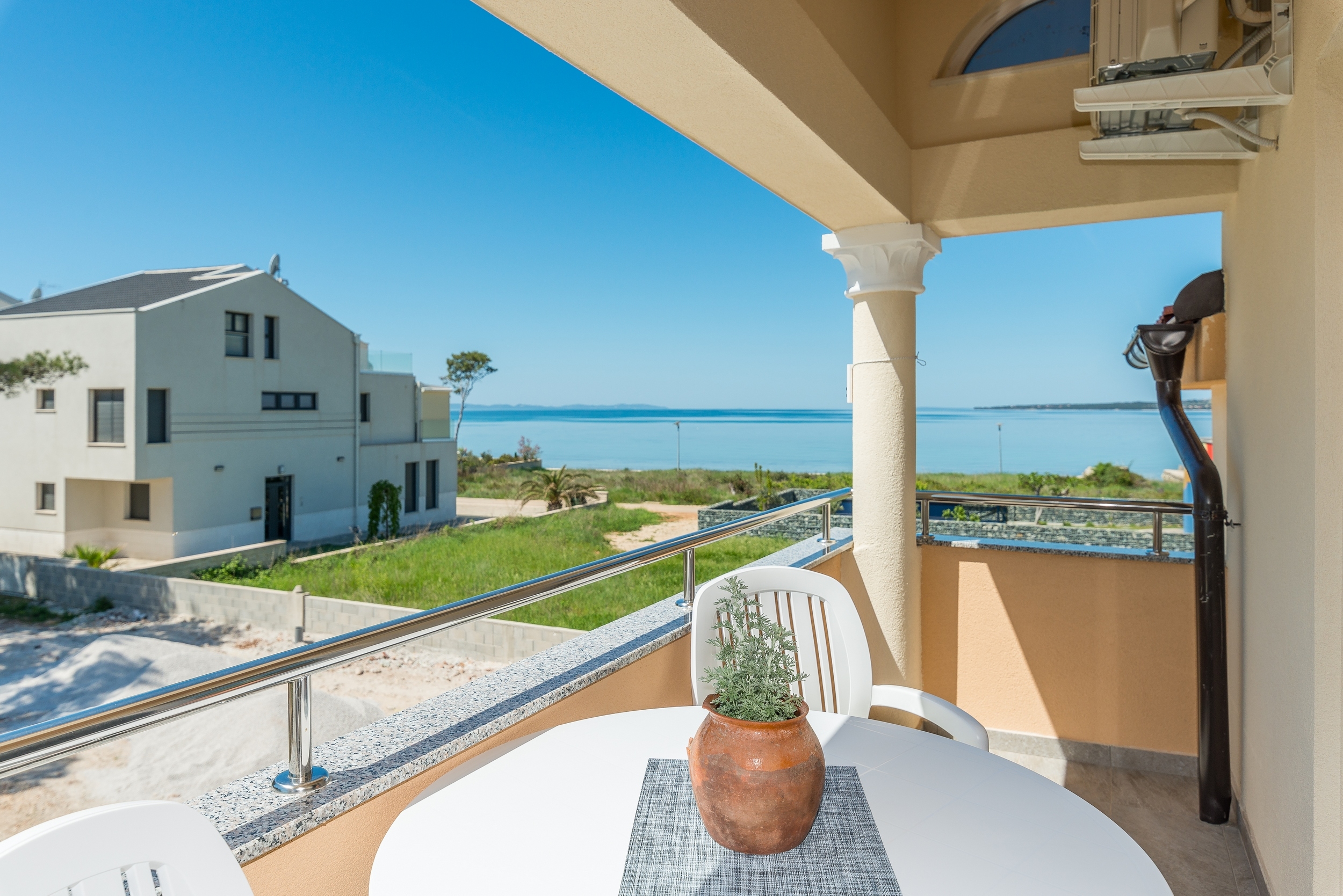 One bedroom apartment with balcony and sea view Privlaka, Zadar  A-d