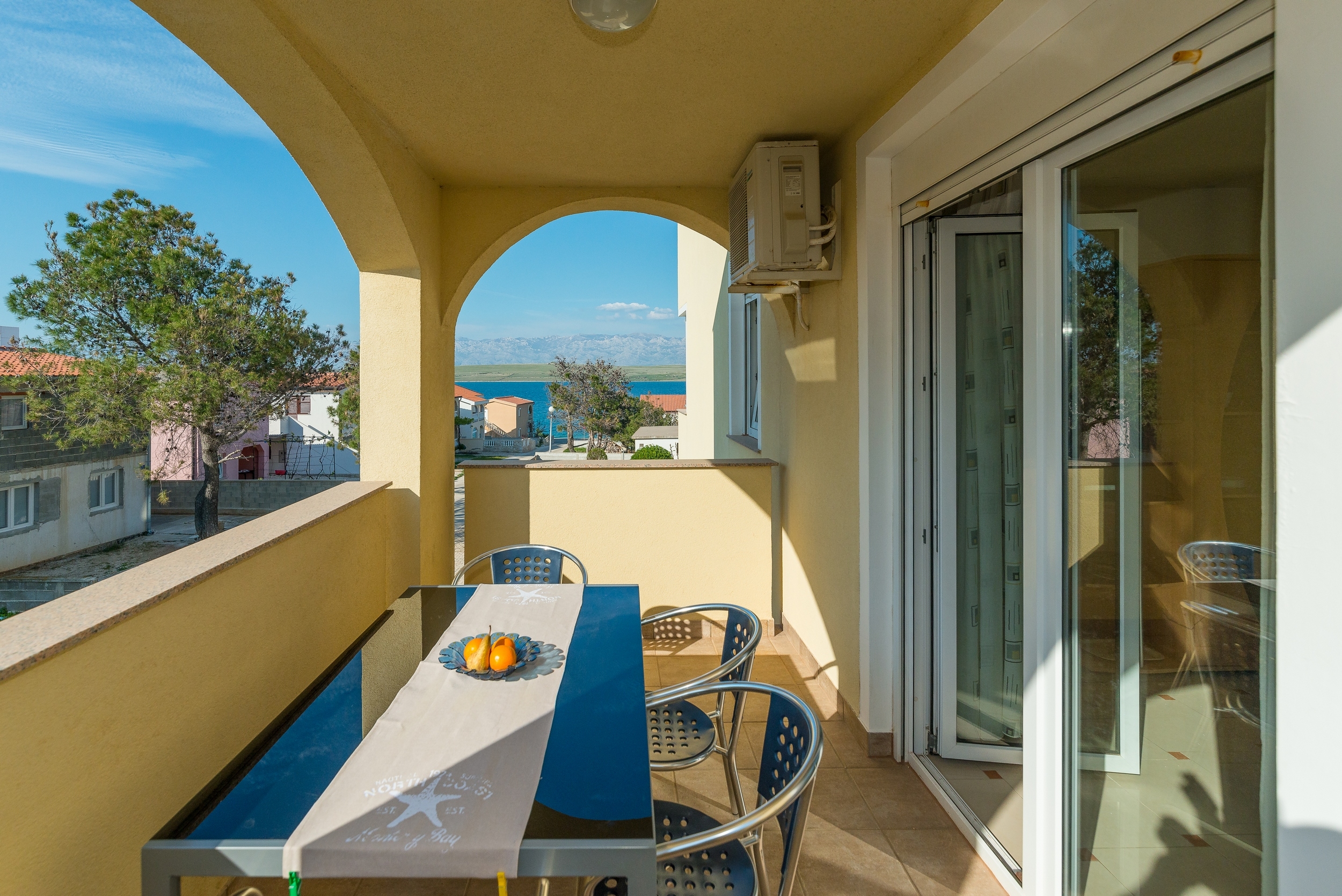Three bedroom apartment with balcony and sea view Vir  A-e