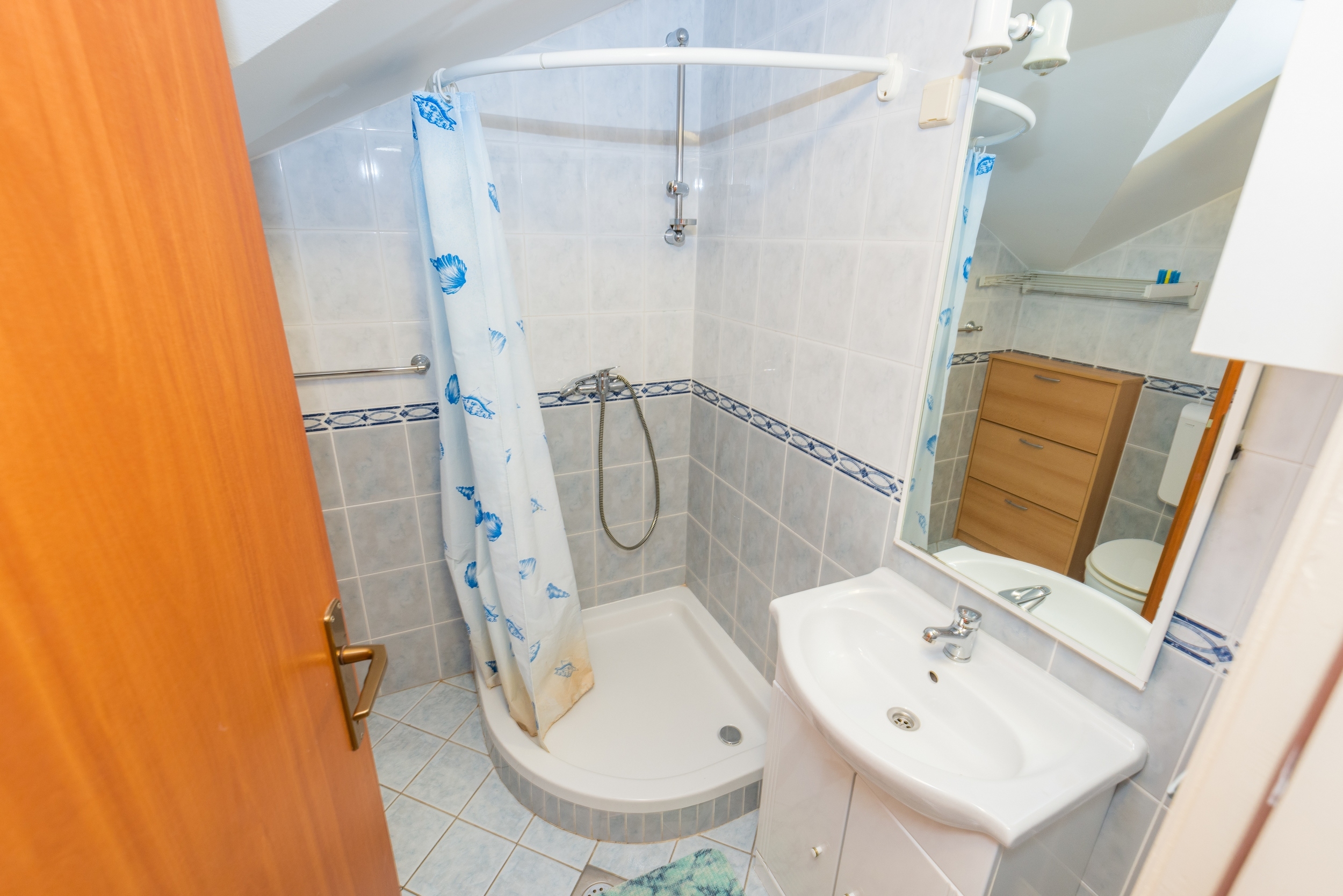 Studio flat with balcony and sea view Vir  AS-a
