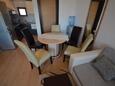 Jídelna Vir, Jídelna v ubytování typu apartment, s klimatizací, domácí mazlíčci povoleni a WiFi.