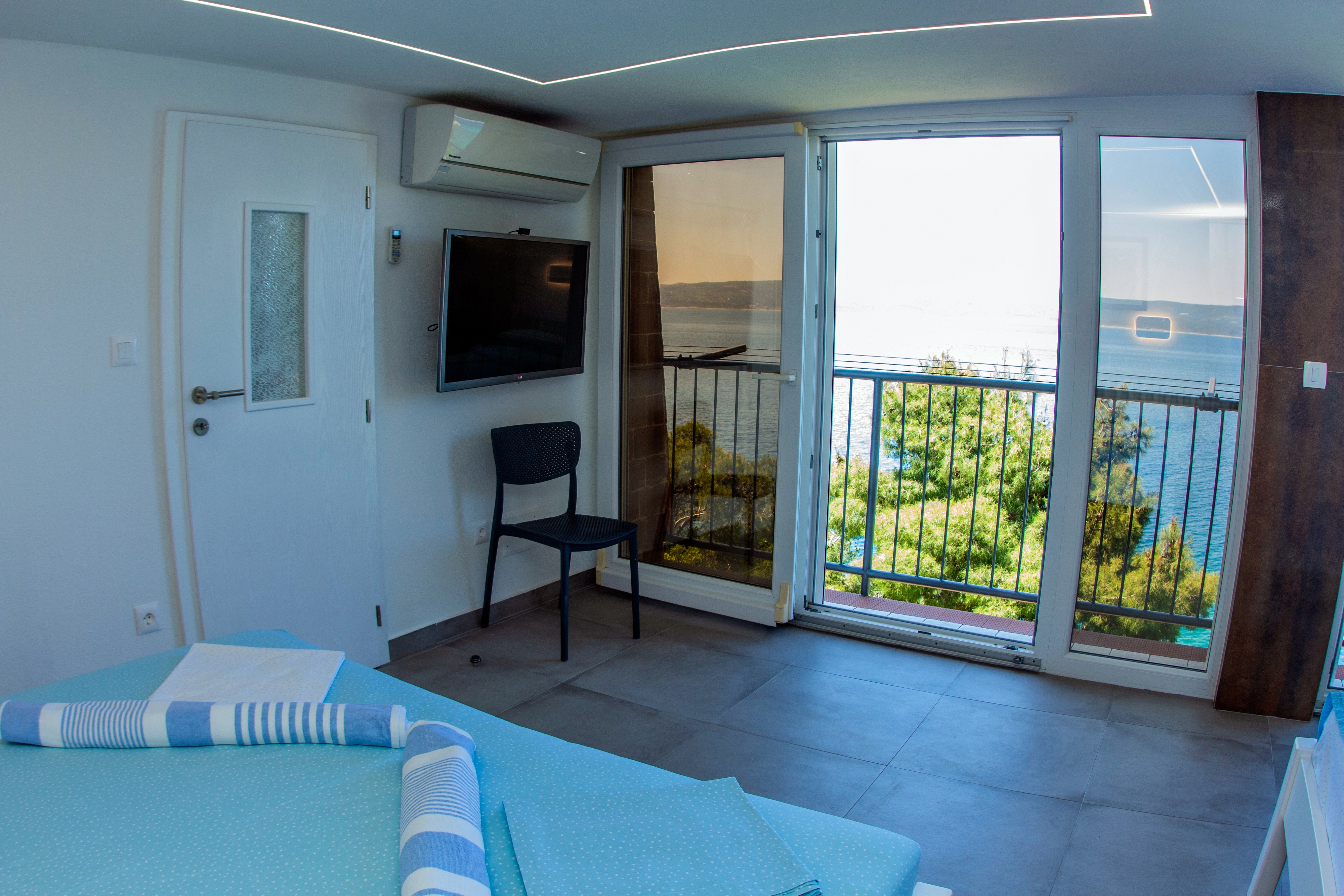 One bedroom apartment near beach Pisak, Omiš  A-a