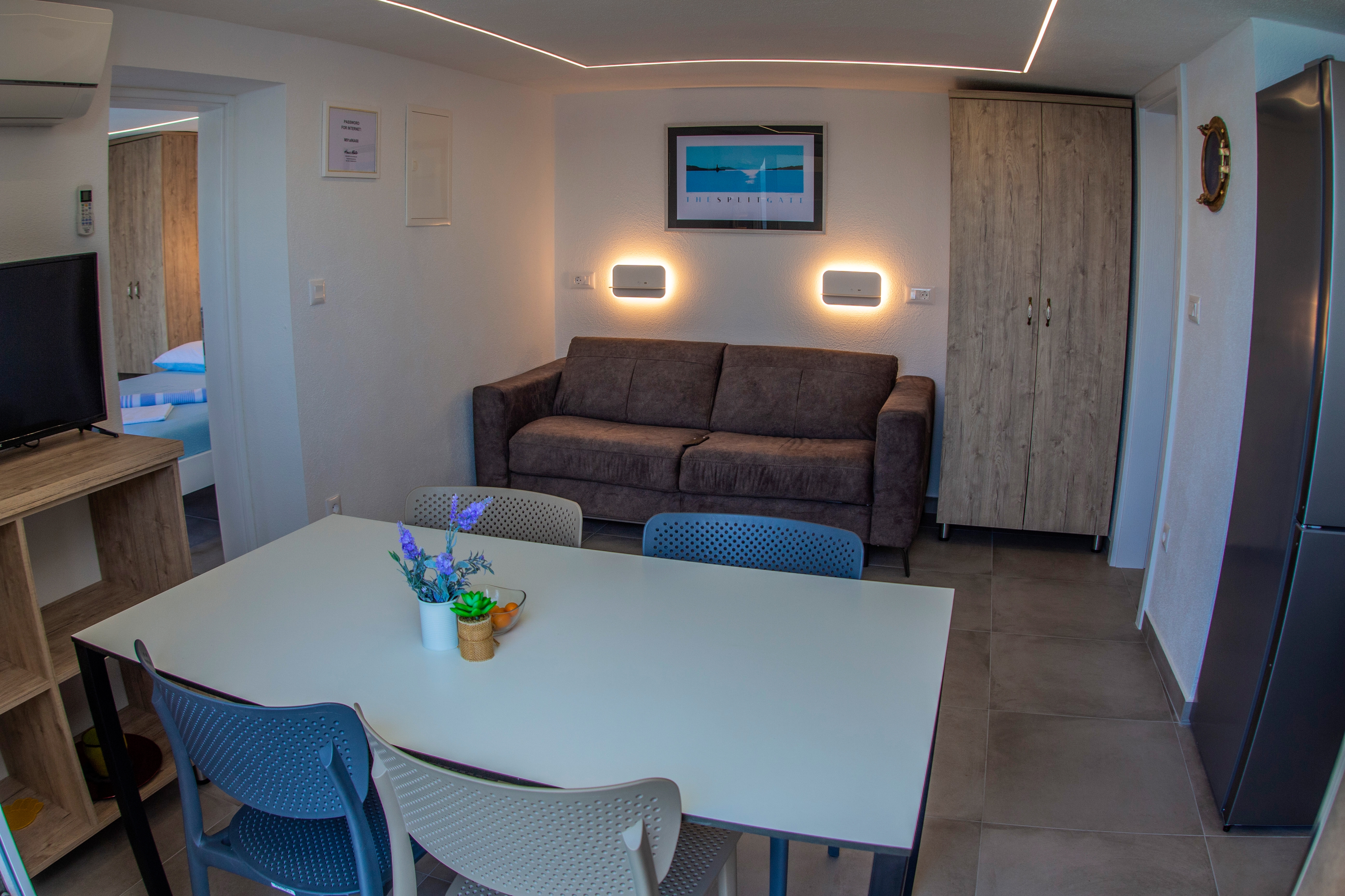 One bedroom apartment near beach Pisak (Omiš) (A-18610-a) One bedroom apartment near beach Pisak (Omiš) (A-18610-a)