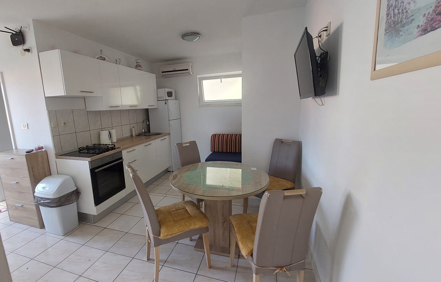 Two bedroom apartment with balcony and sea view Živogošće - Mala Duba, Makarska (A-18626-b) Two bedroom apartment with balcony and sea view Živogošće - Mala Duba, Makarska (A-18626-b)