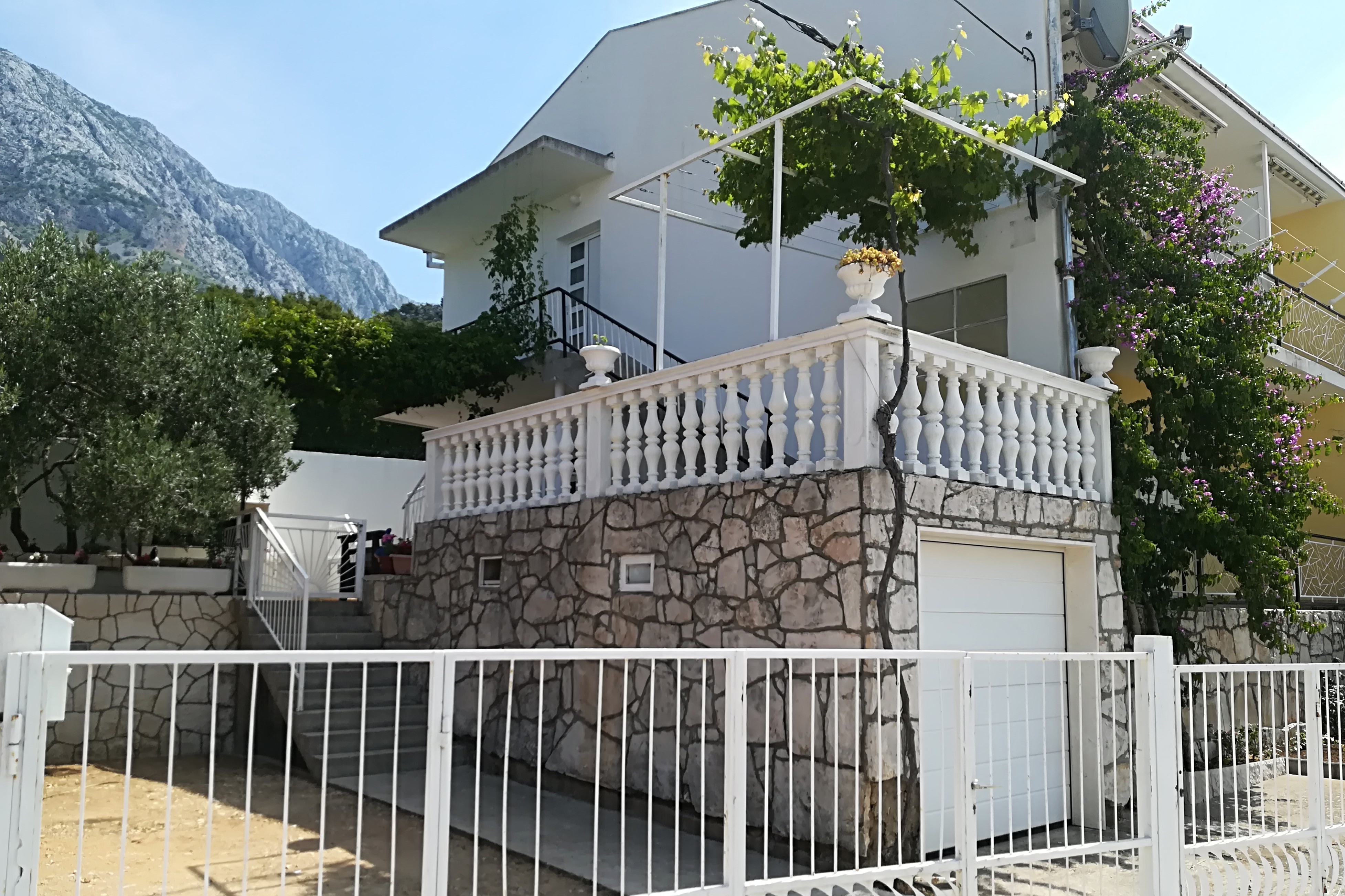 Two bedroom apartment with balcony and sea view Živogošće - Mala Duba, Makarska (A-18626-a) Two bedroom apartment with balcony and sea view Živogošće - Mala Duba, Makarska (A-18626-a)