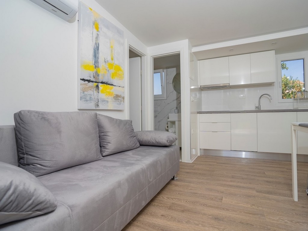 Two bedroom apartment with terrace and sea view Sveti Filip i Jakov, Biograd  A-a