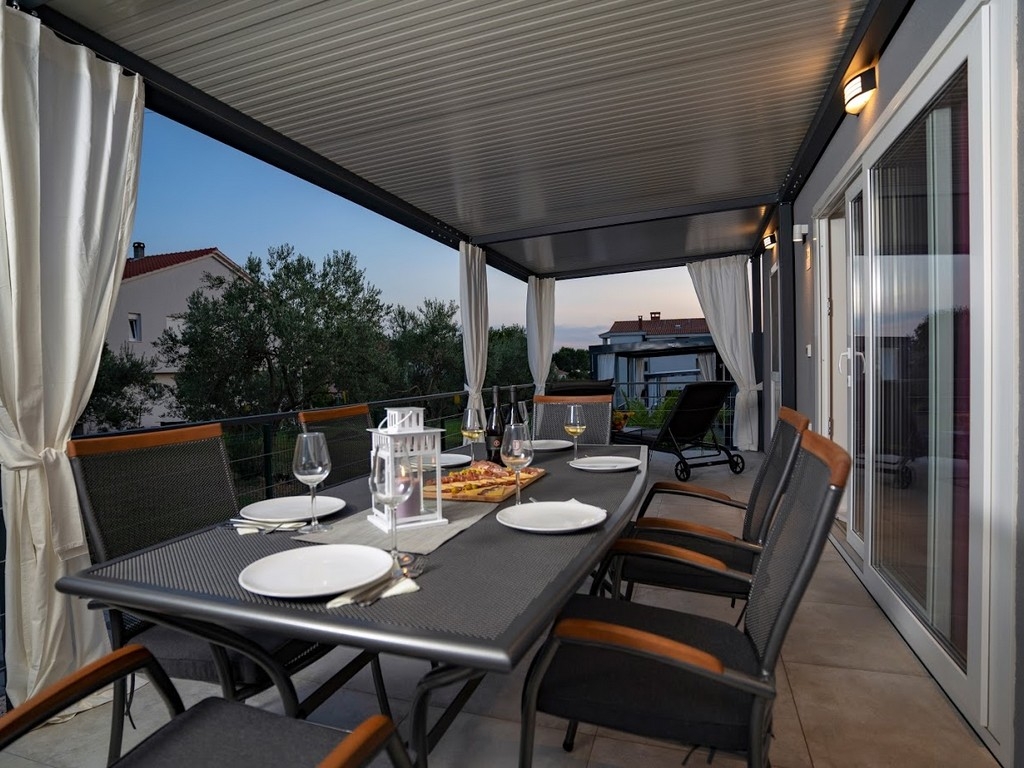 Two bedroom apartment with terrace and sea view Sveti Filip i Jakov, Biograd  A-a