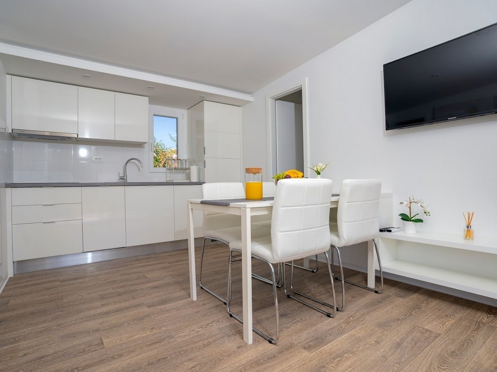 Two bedroom apartment with terrace and sea view Sveti Filip i Jakov, Biograd  A-b