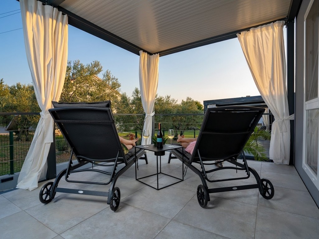Two bedroom apartment with terrace and sea view Sveti Filip i Jakov, Biograd  A-c
