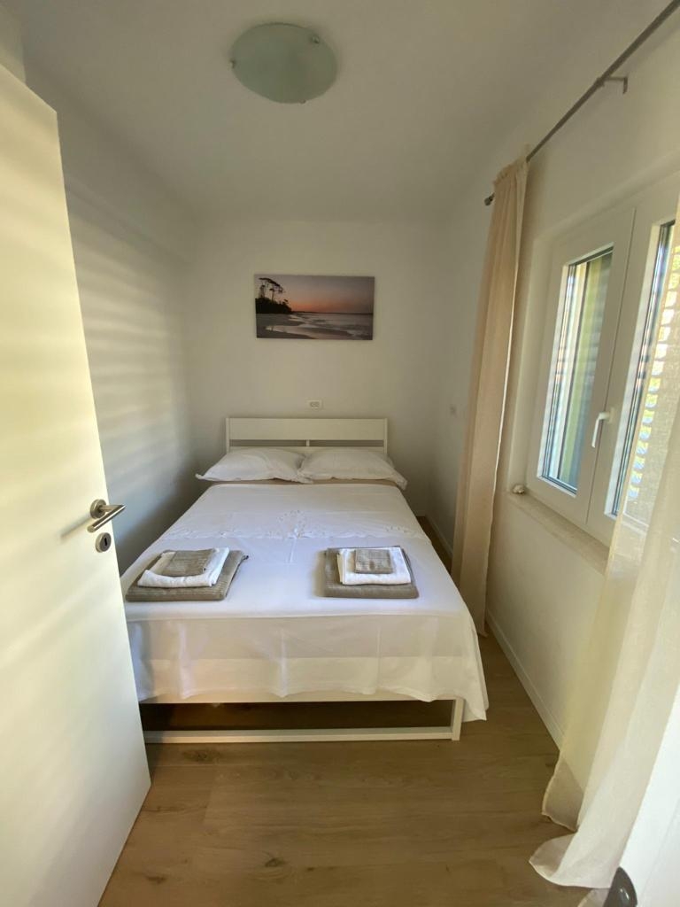 Two bedroom apartment with terrace and sea view Poljica, Trogir  A-a