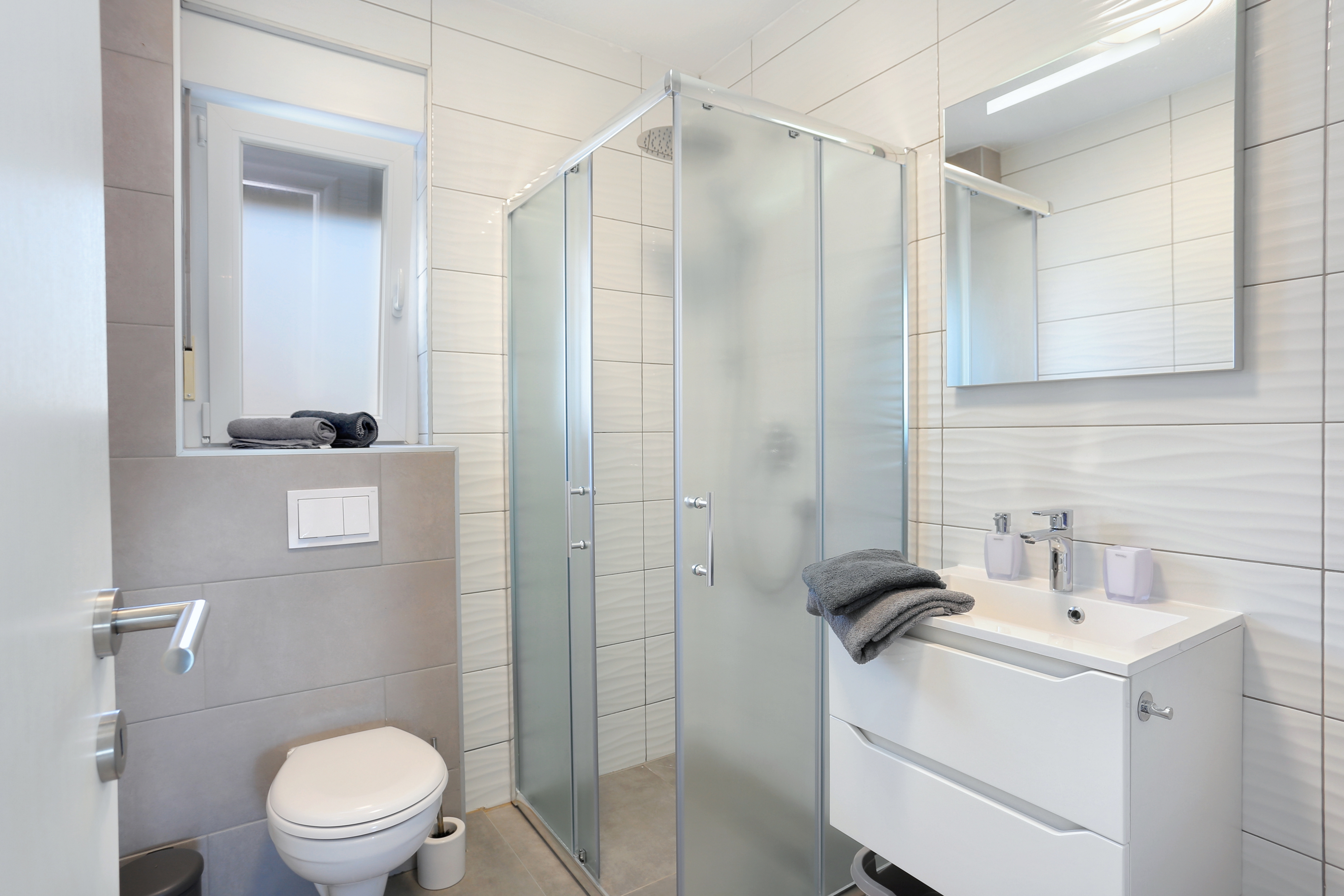 Two bedroom apartment with terrace and sea view Mavarštica, Čiovo  A-a