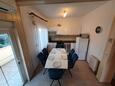 Dining room Kaštel Novi, Dining room in the apartment, air condition available and WiFi.