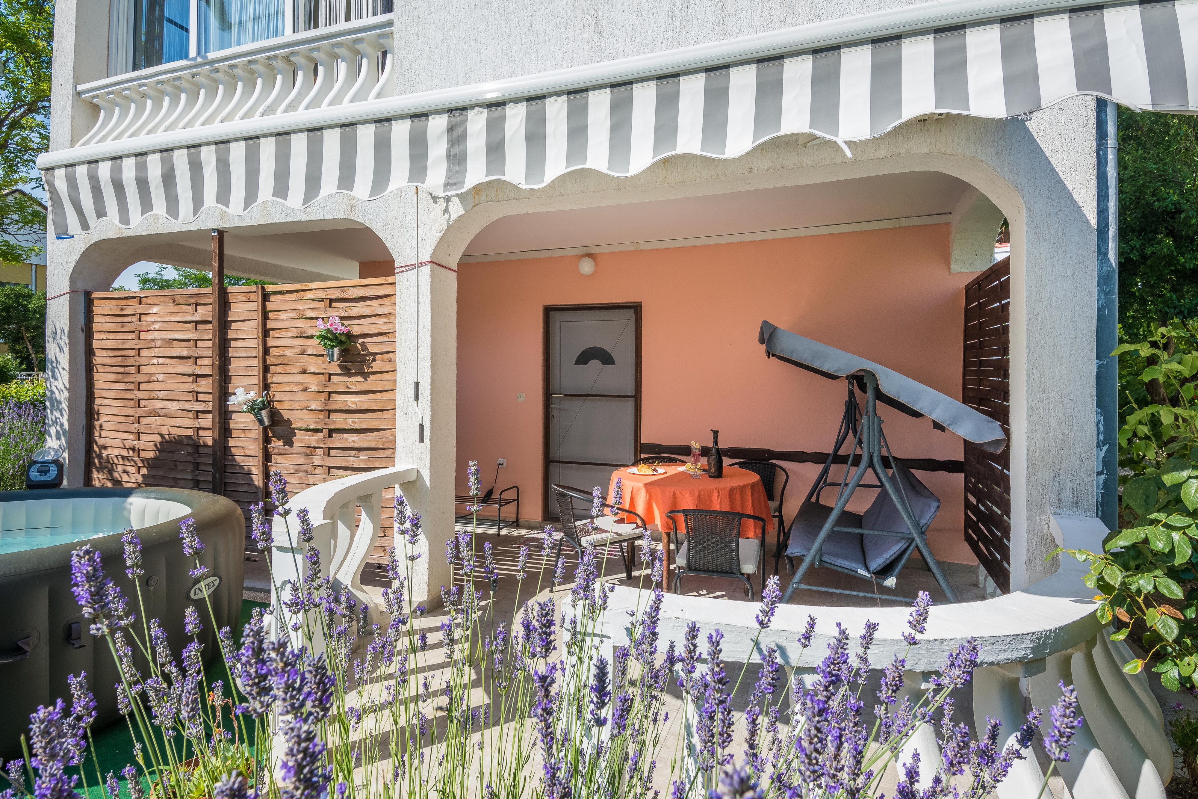 Two bedroom apartment with terrace Sabunike, Zadar (A-18649-a)