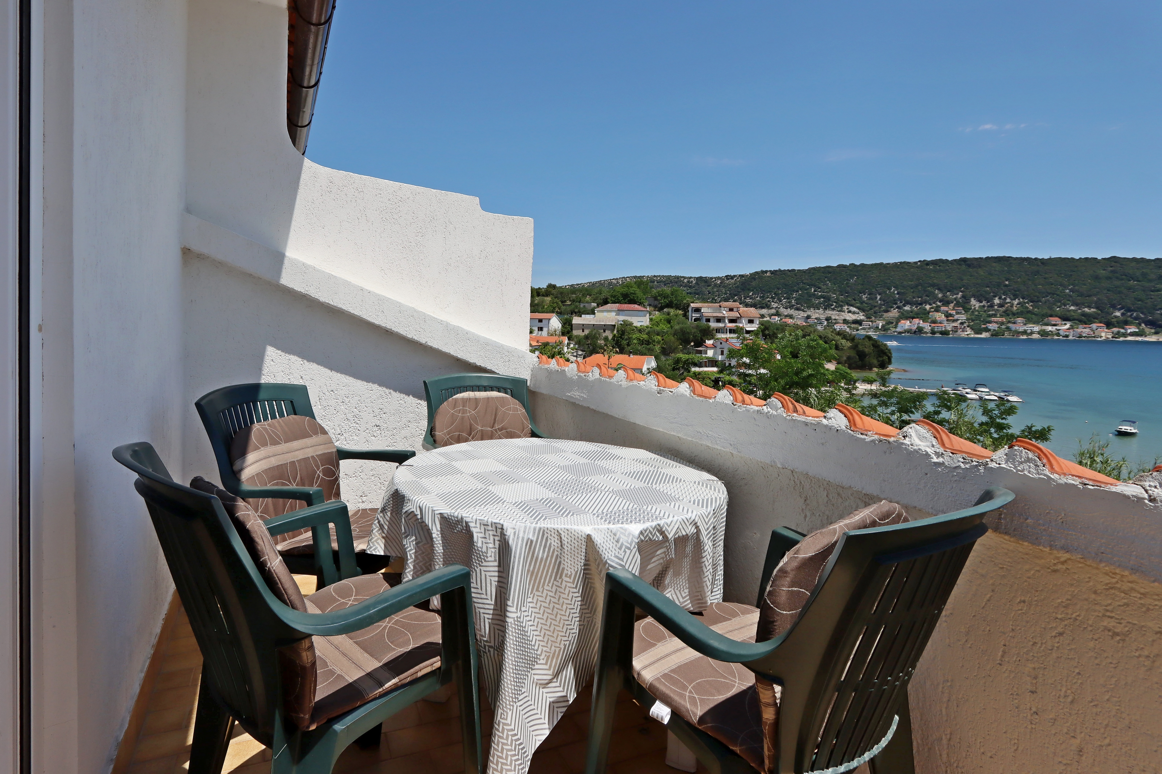 Two bedroom apartment near beach Supetarska Draga - Gonar, Rab  A-c