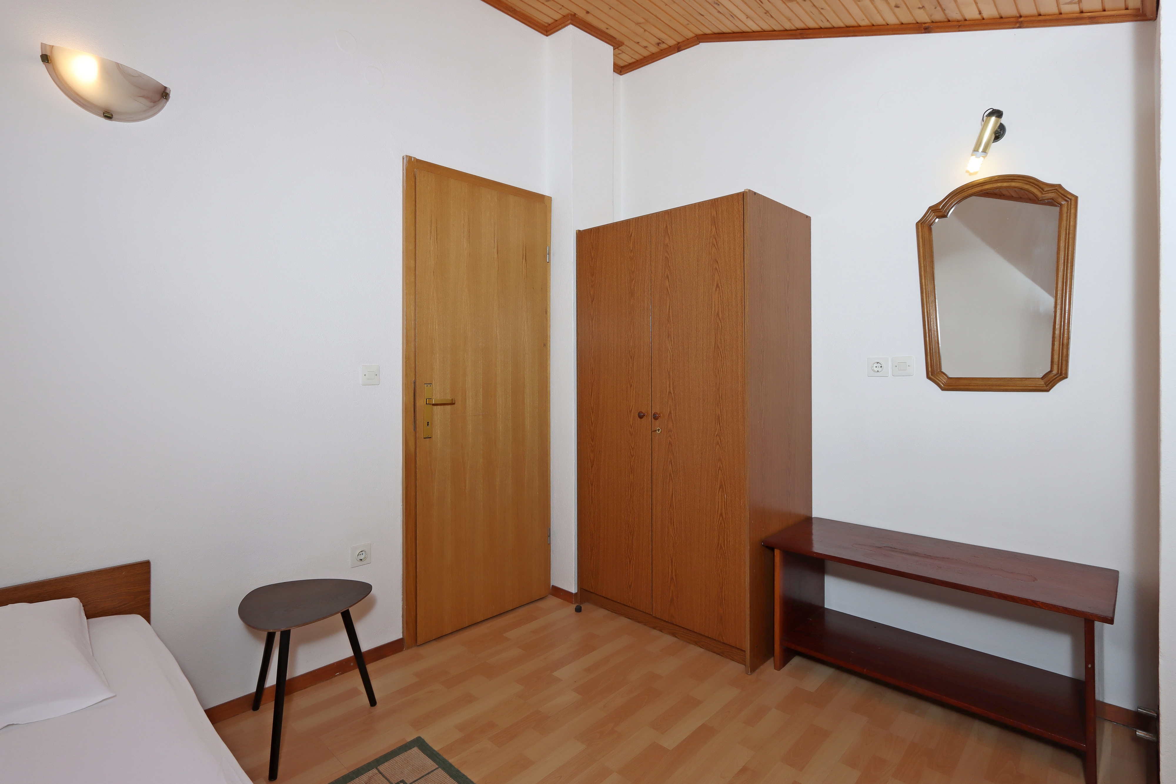 Two bedroom apartment near beach Supetarska Draga - Gonar, Rab  A-a