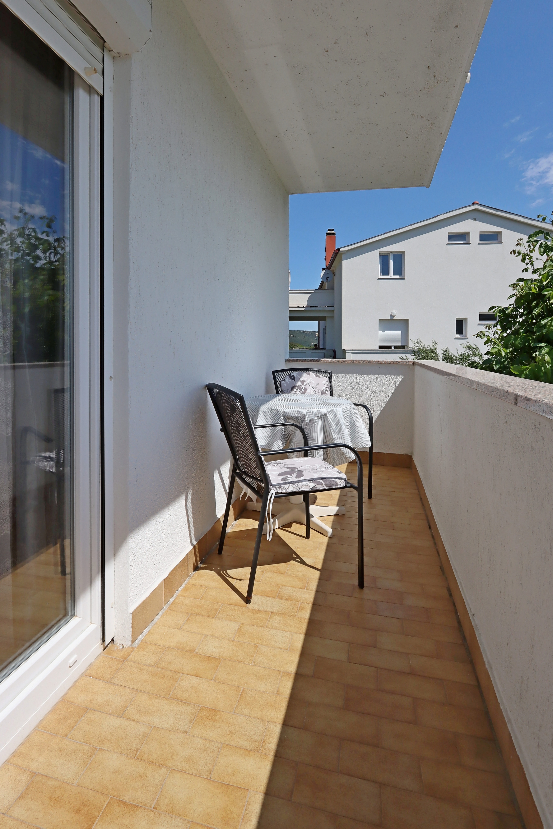 One bedroom apartment near beach Supetarska Draga - Gonar, Rab  A-b
