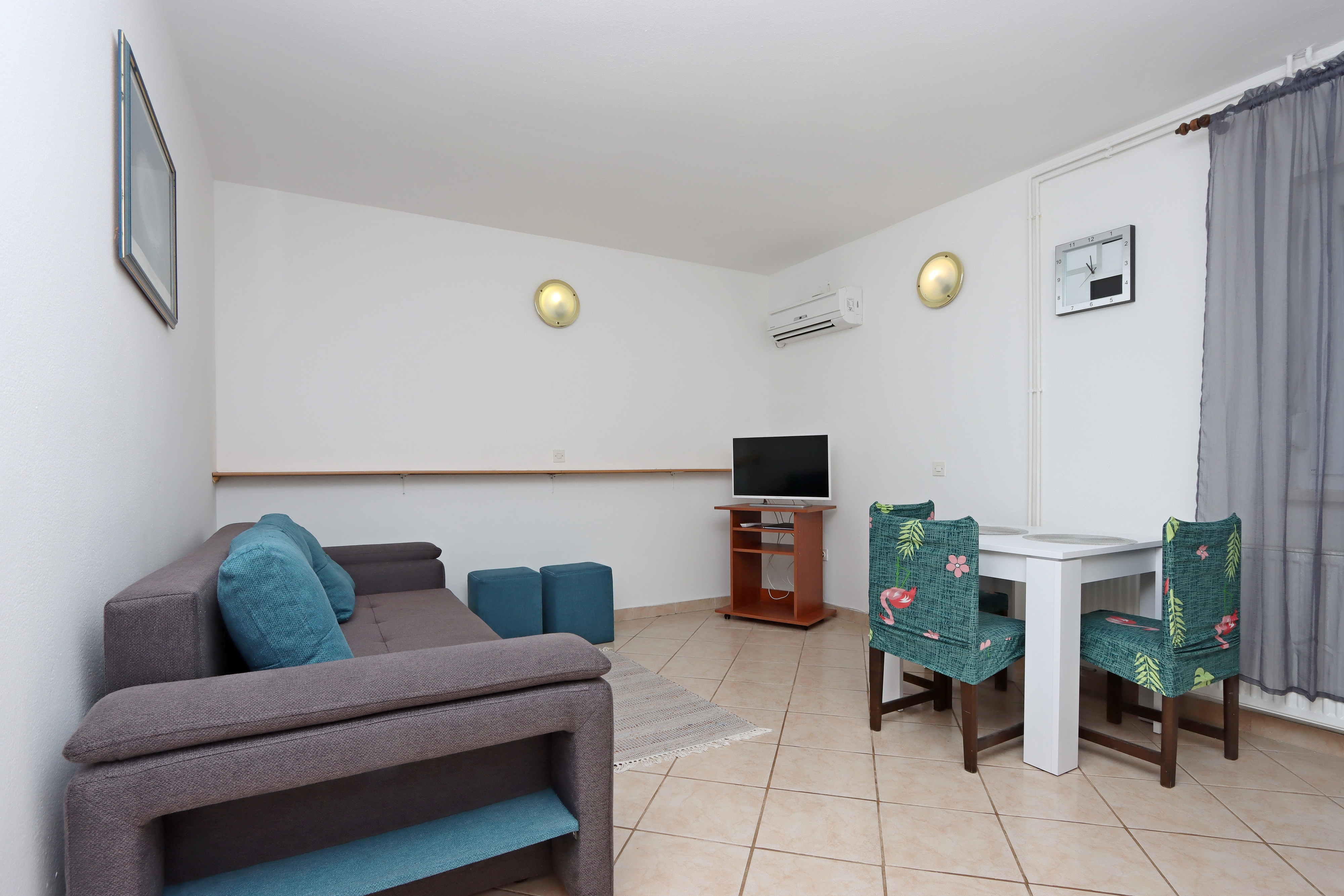 One bedroom apartment near beach Supetarska Draga - Gonar, Rab (A-18650-b)