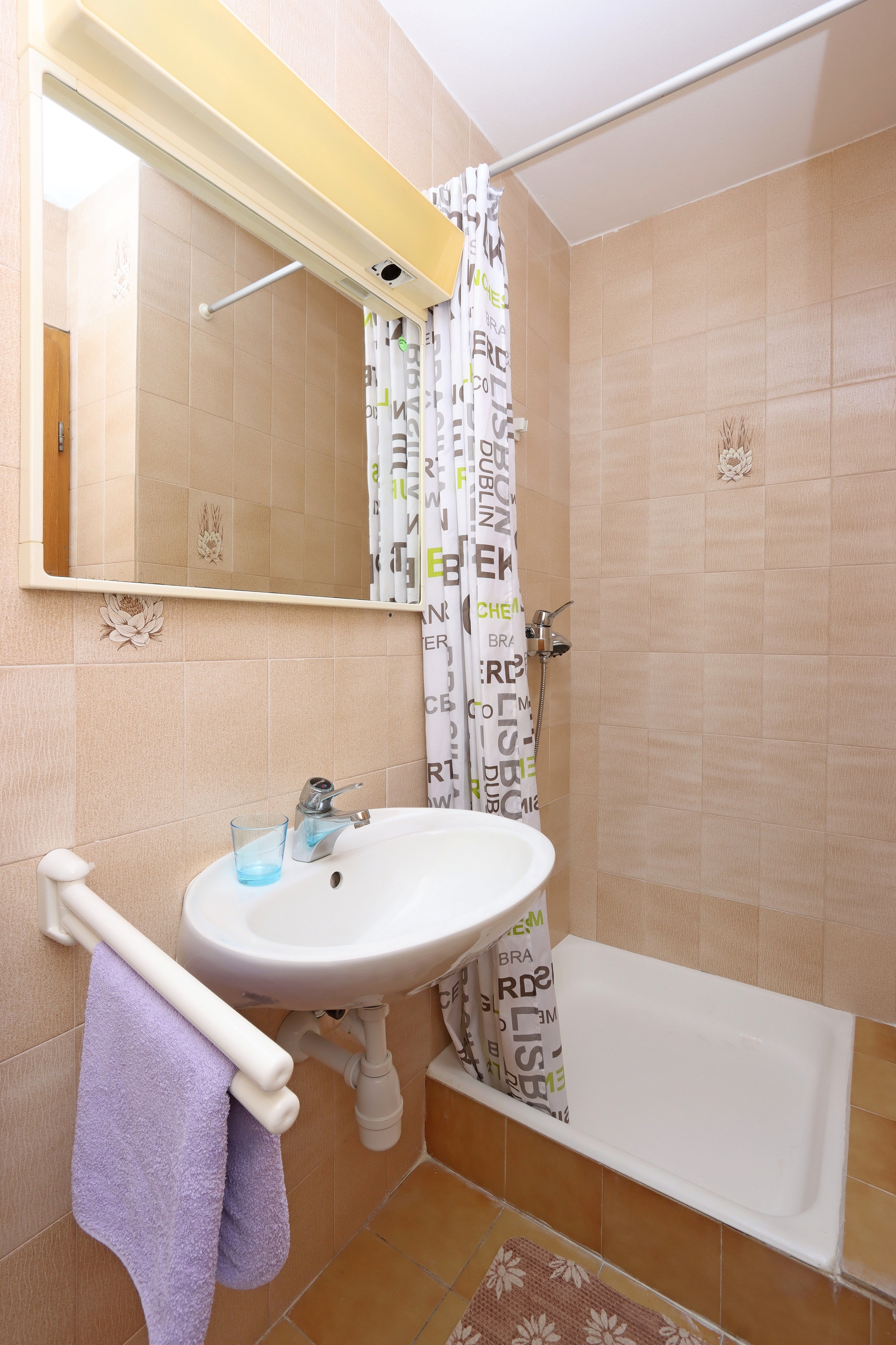 Two bedroom apartment near beach Supetarska Draga - Gonar, Rab  A-c