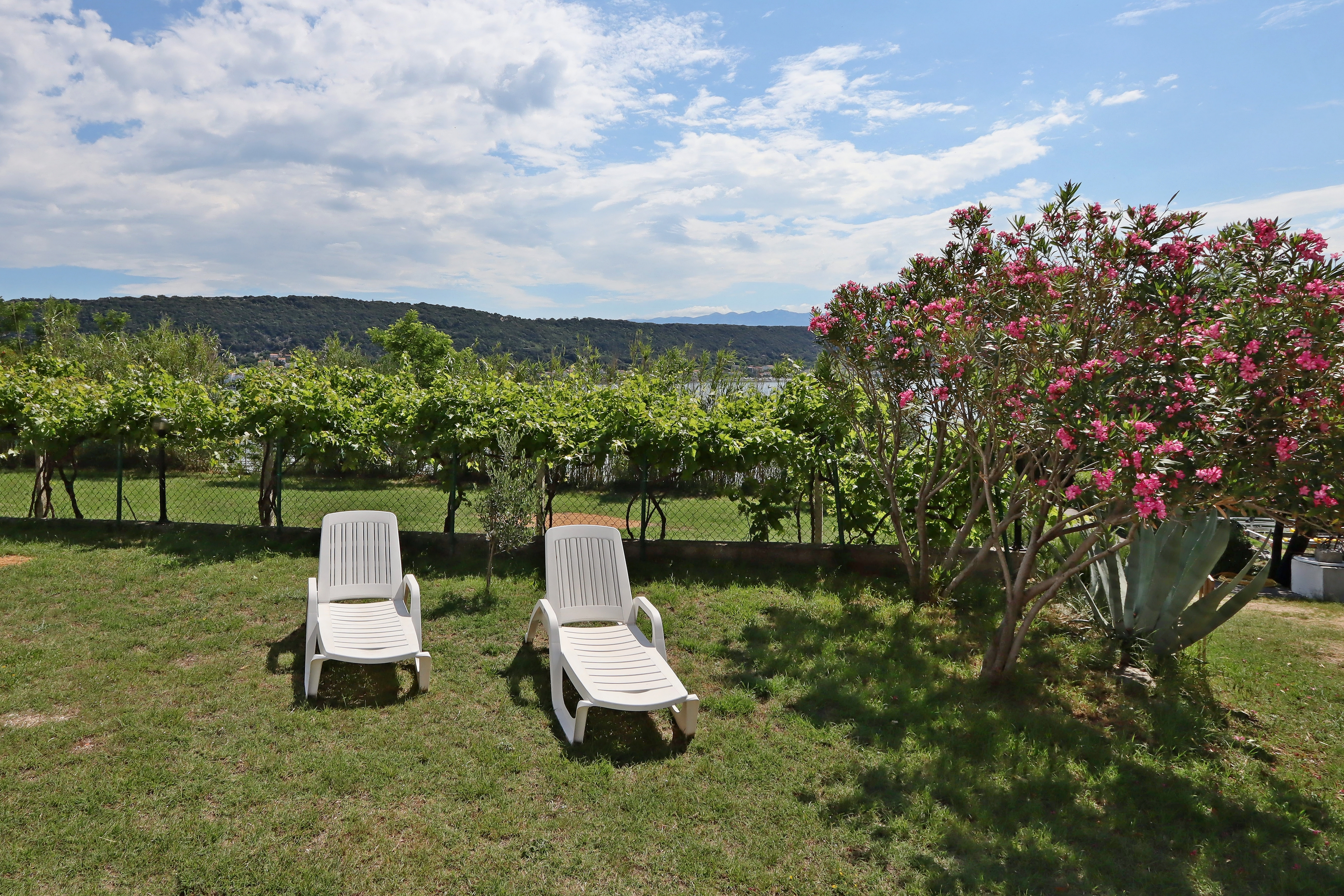 Two bedroom apartment near beach Supetarska Draga - Gonar, Rab  A-c