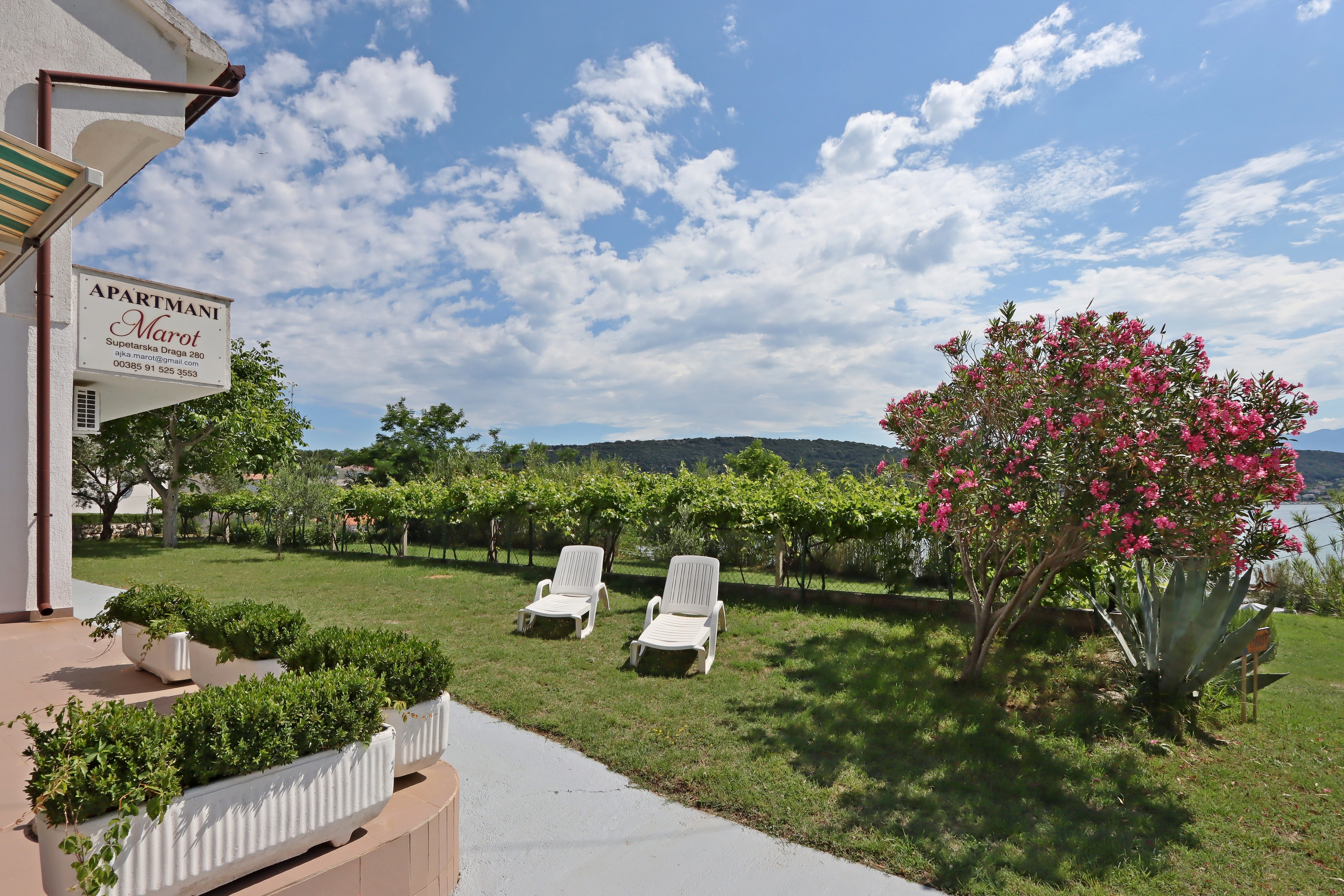 Two bedroom apartment near beach Supetarska Draga - Gonar, Rab  A-c