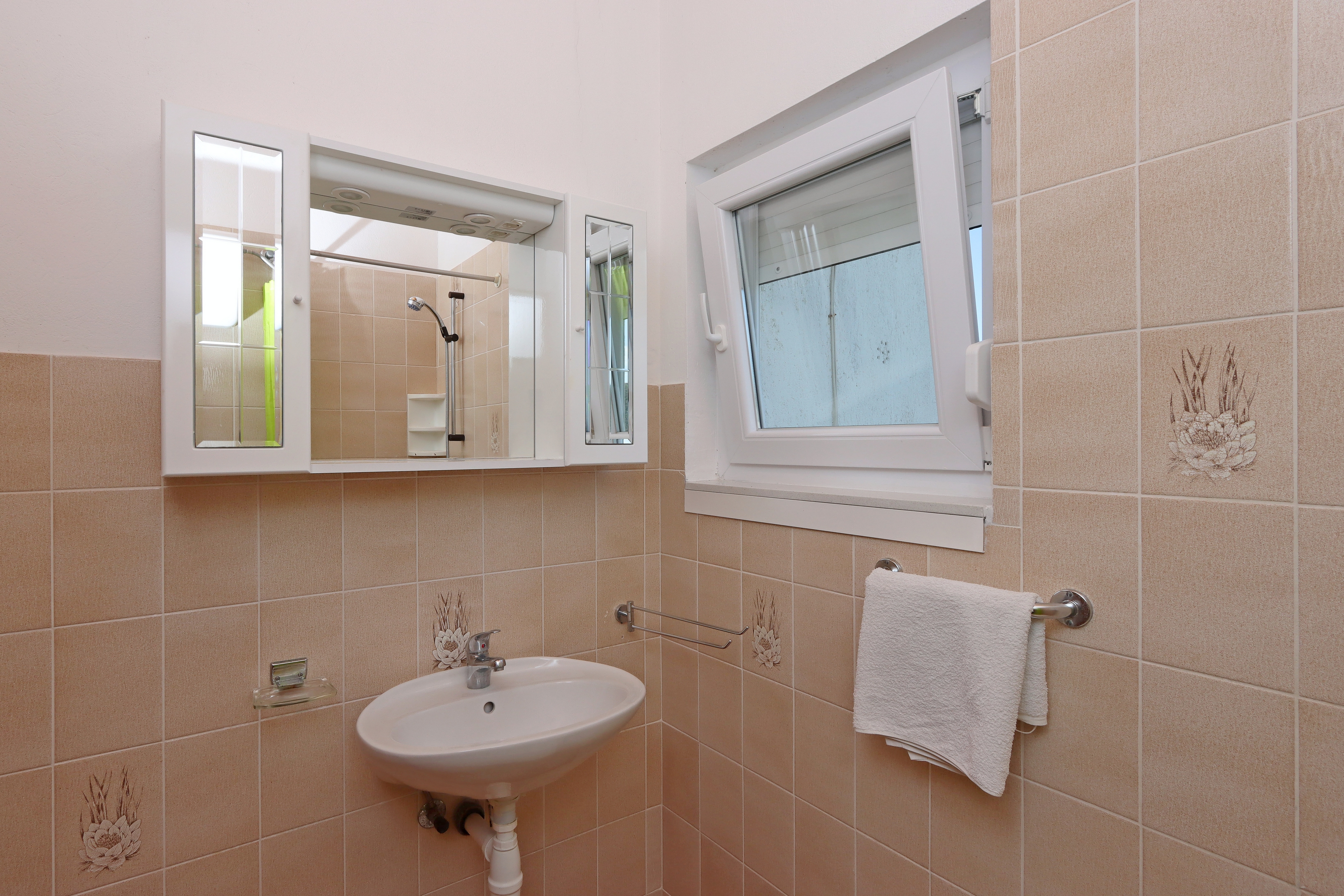 Two bedroom apartment near beach Supetarska Draga - Gonar, Rab  A-d