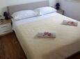 Lovište, Bedroom in the apartment, (pet friendly) and WiFi.